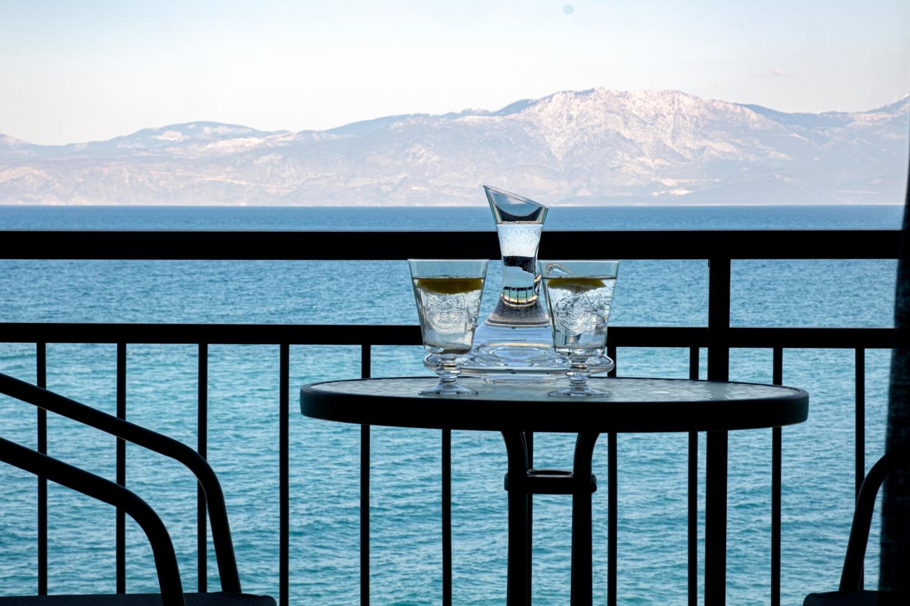 Double or Twin Room with Sea View - Photo 4