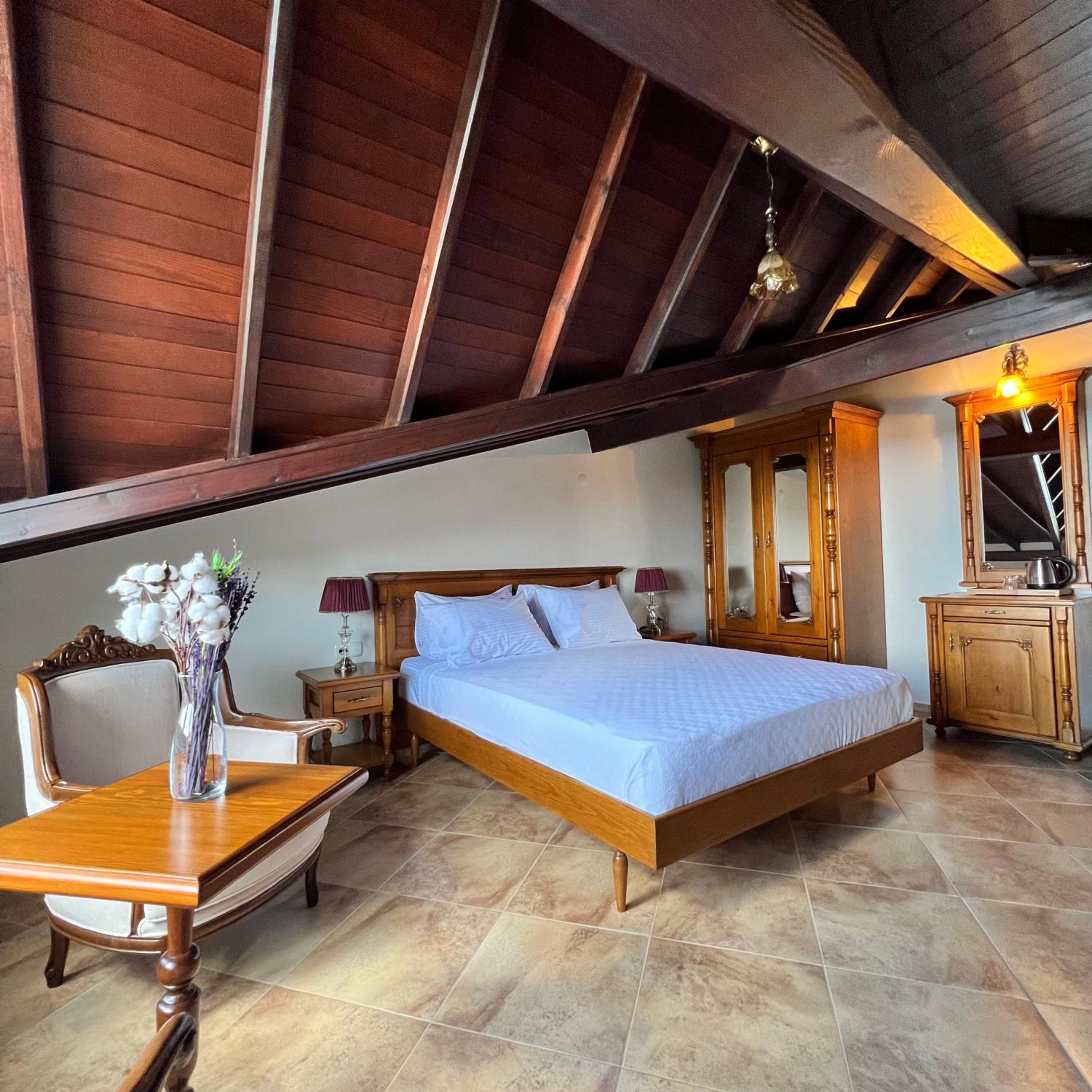 Deluxe Room - Photo 4
