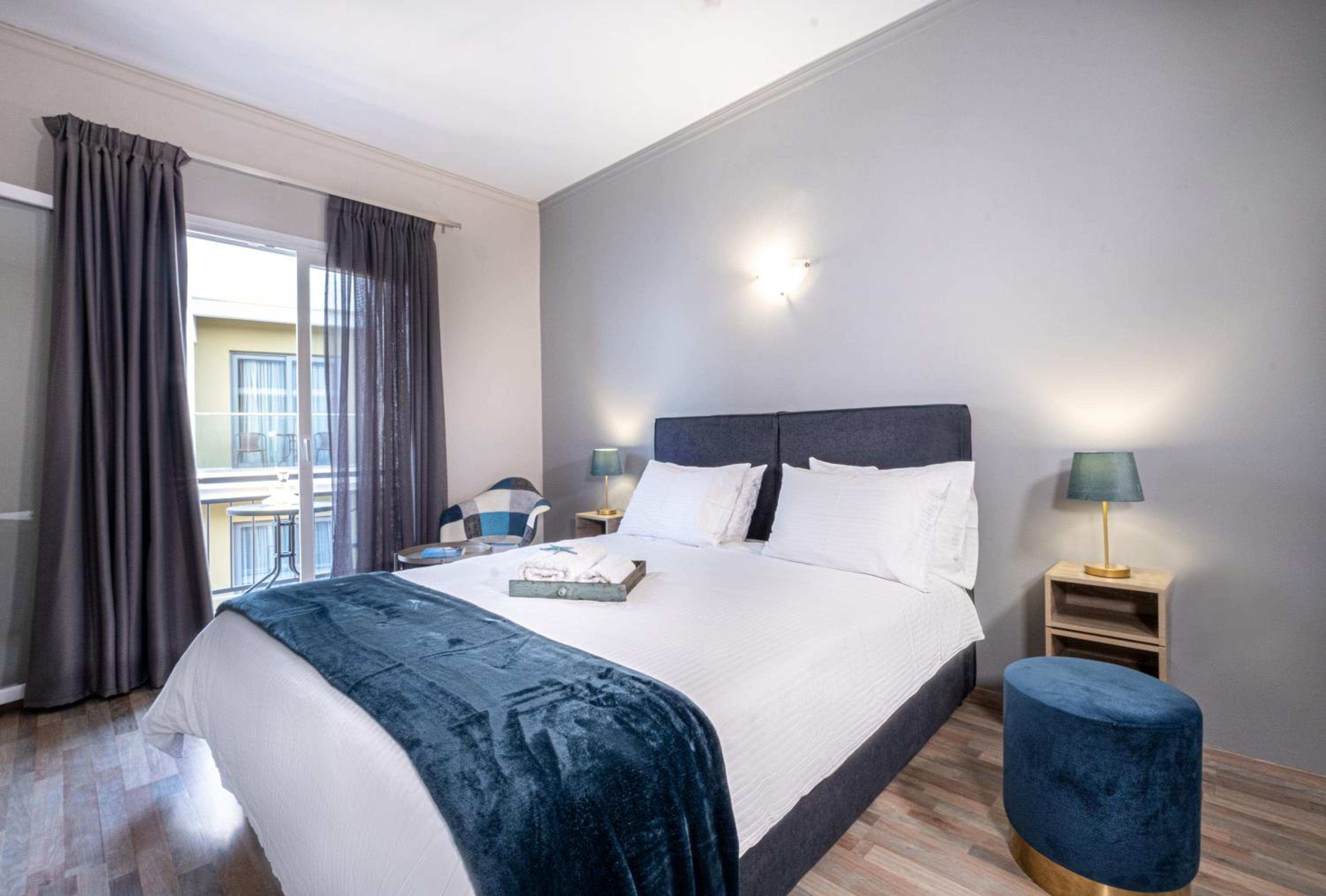Double or Twin Room with Side Sea View - Photo 1