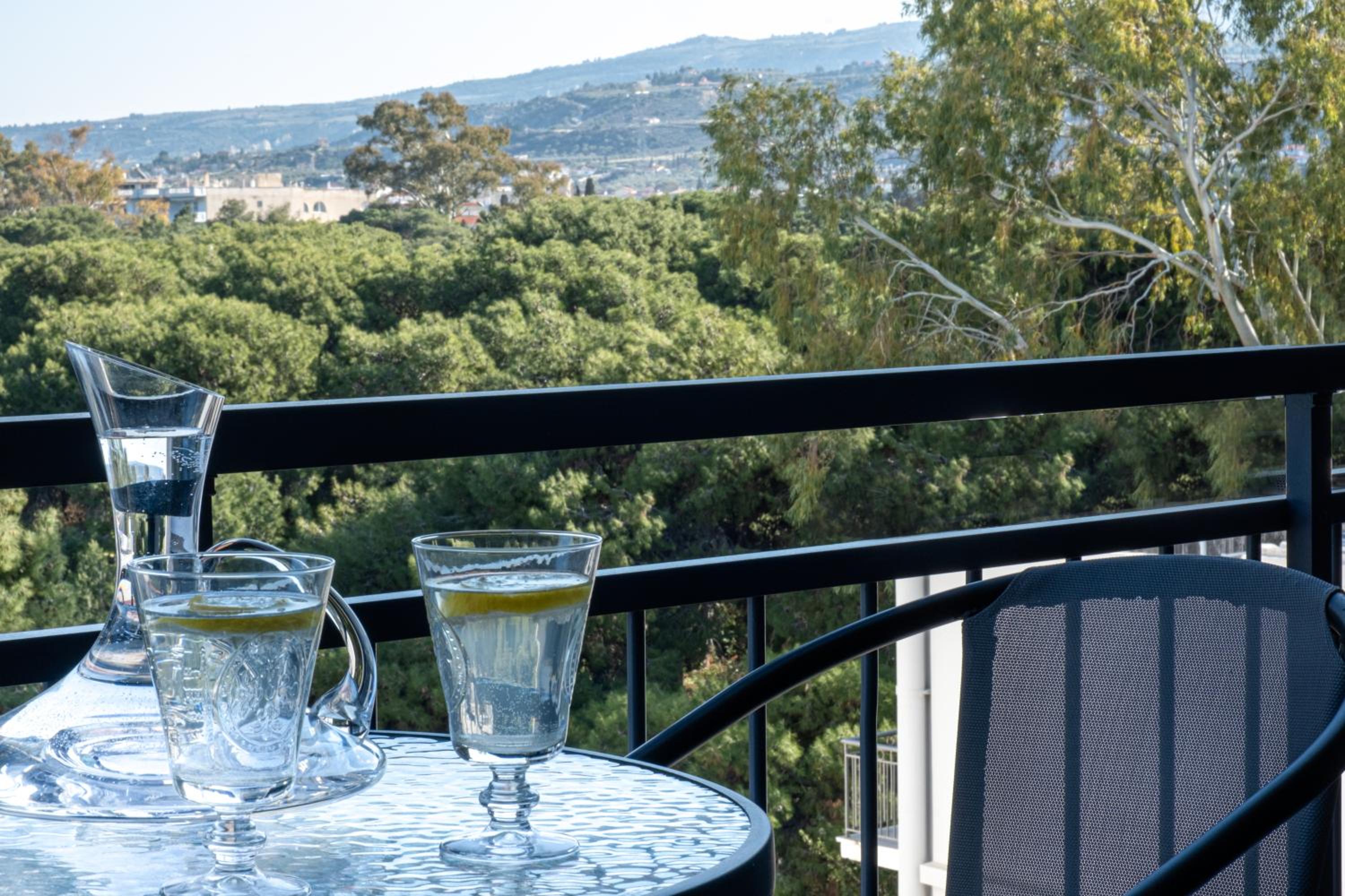 Double or Twin Room with Side Sea View - Photo 4