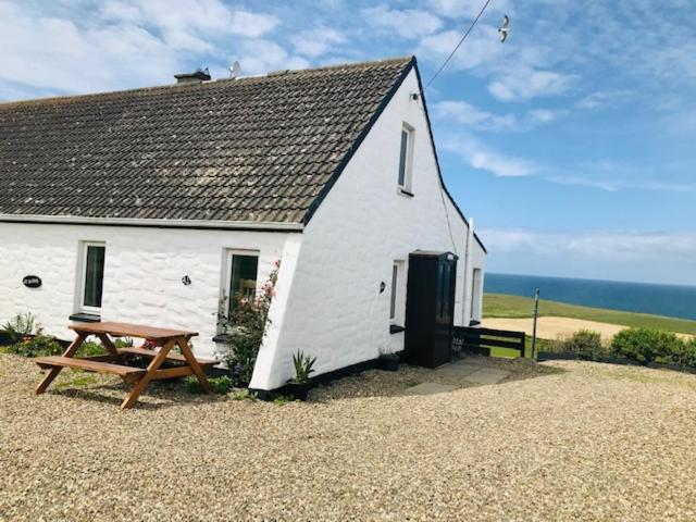 Three-Bedroom Cottage photo 2