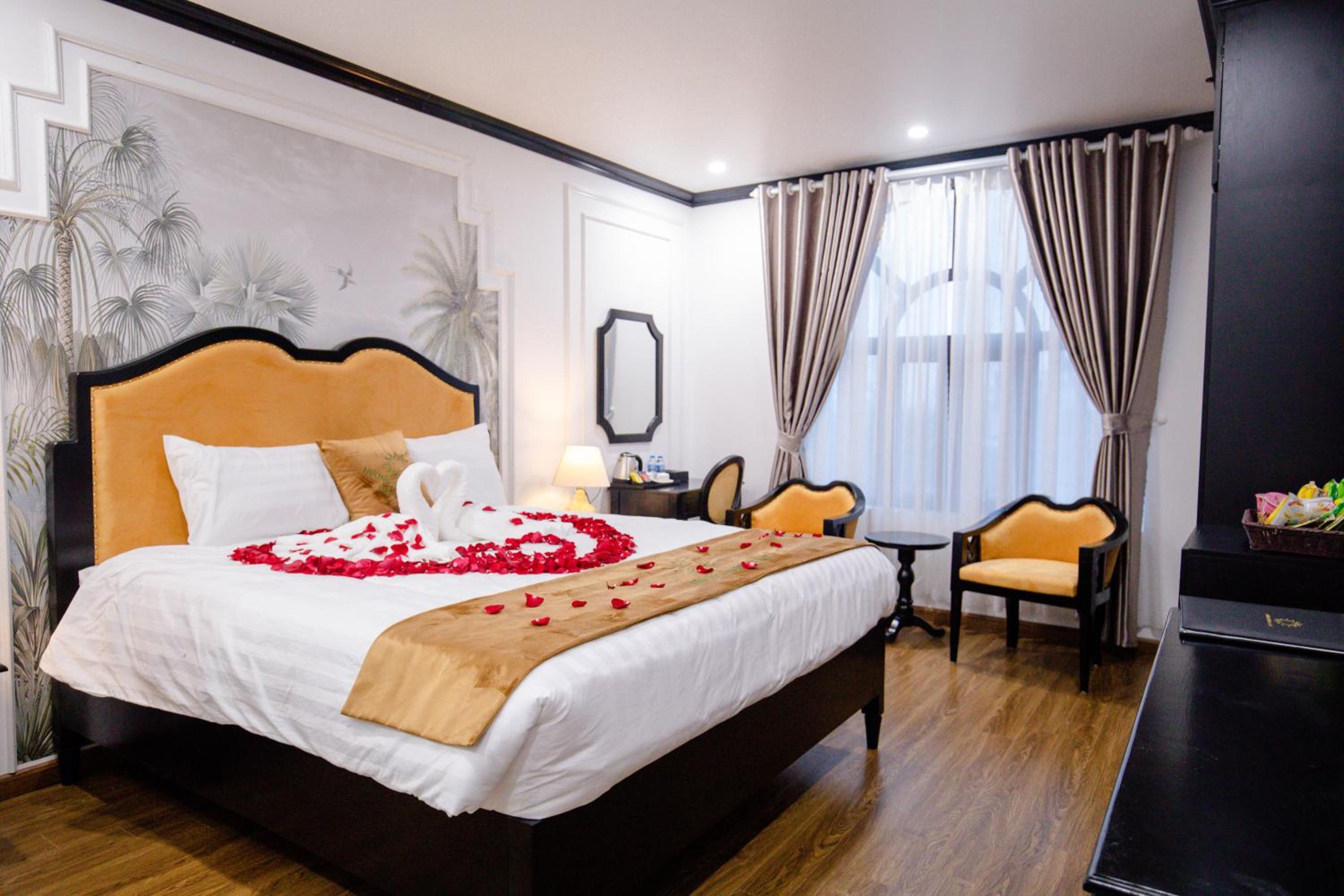 Deluxe King Room - Photo 7