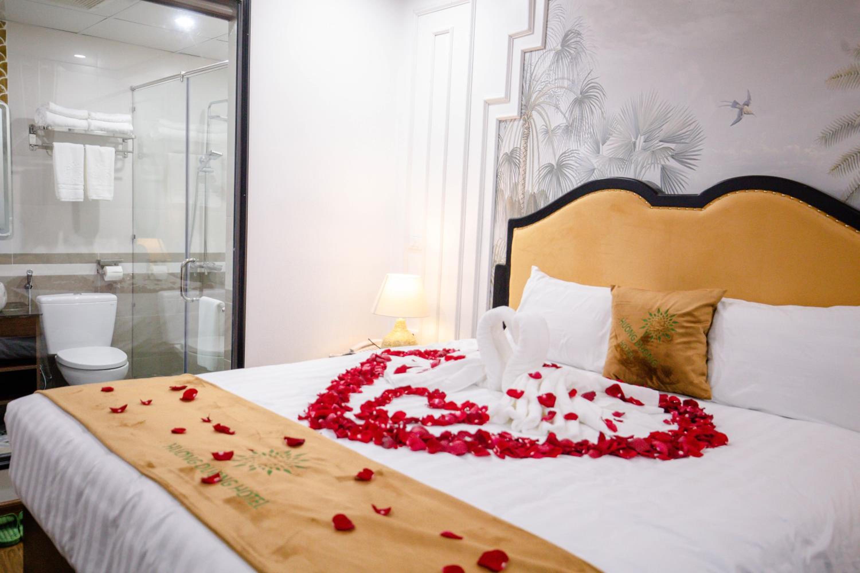 Deluxe King Room - Photo 11