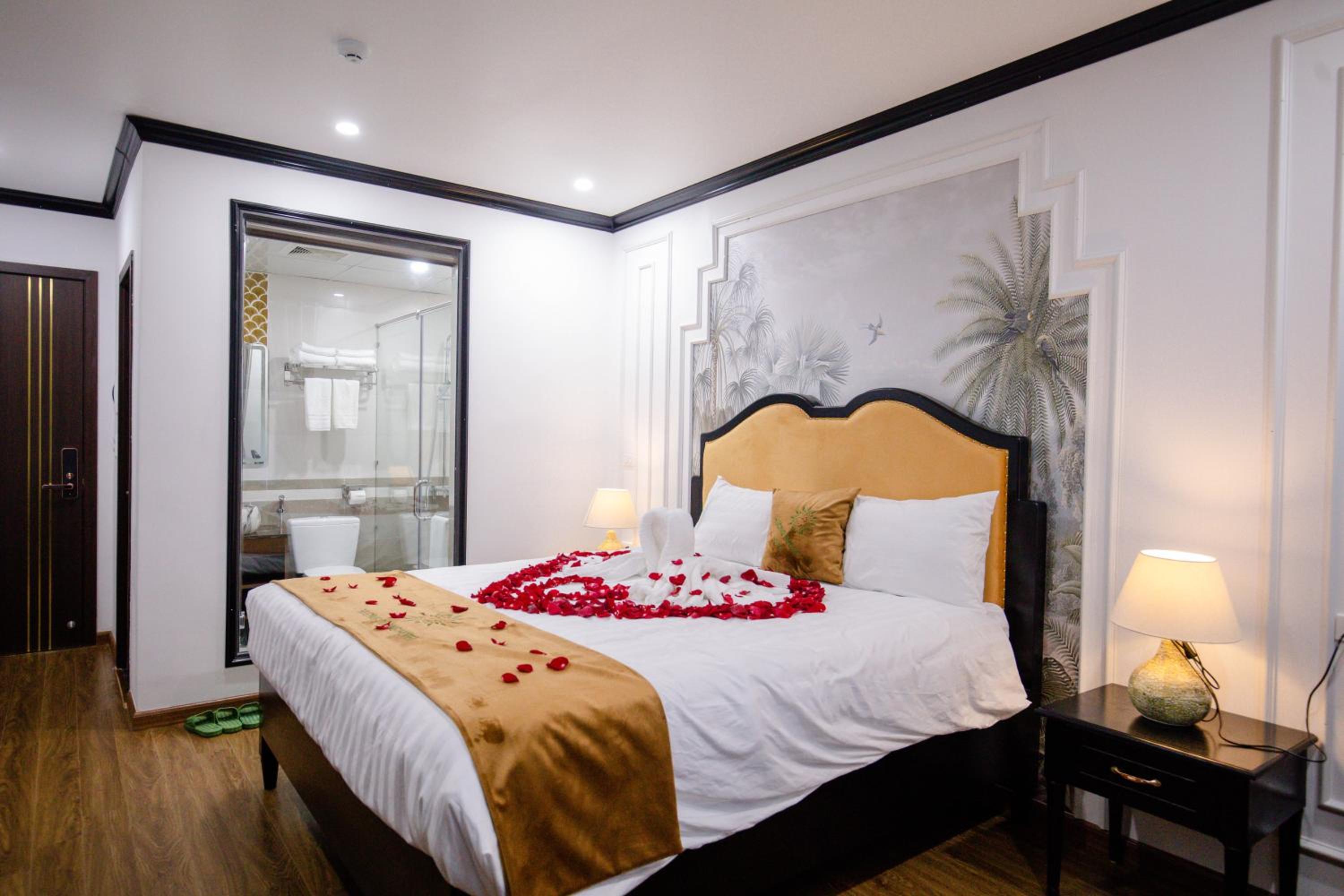 Deluxe King Room - Photo 6