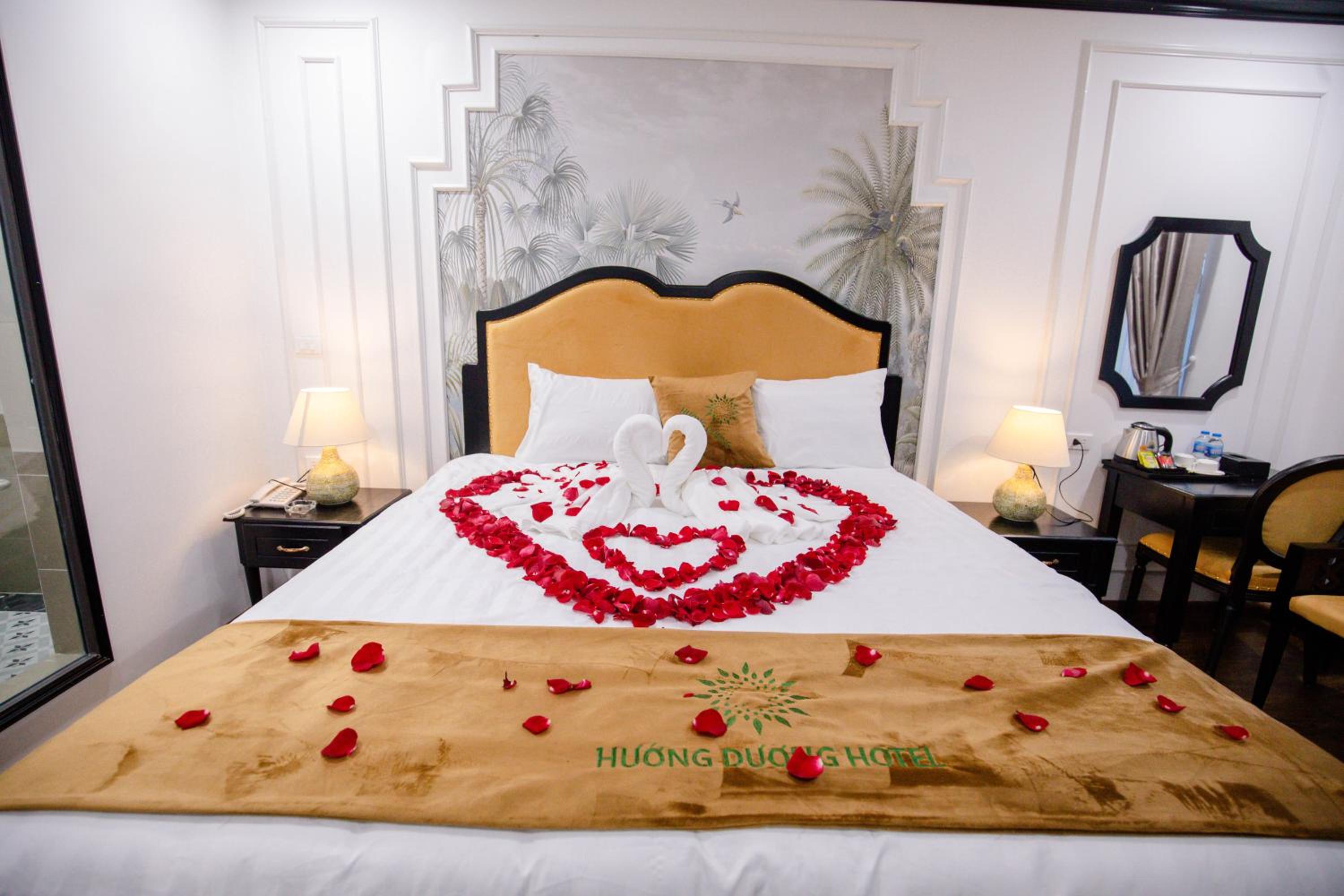 Deluxe King Room - Photo 12