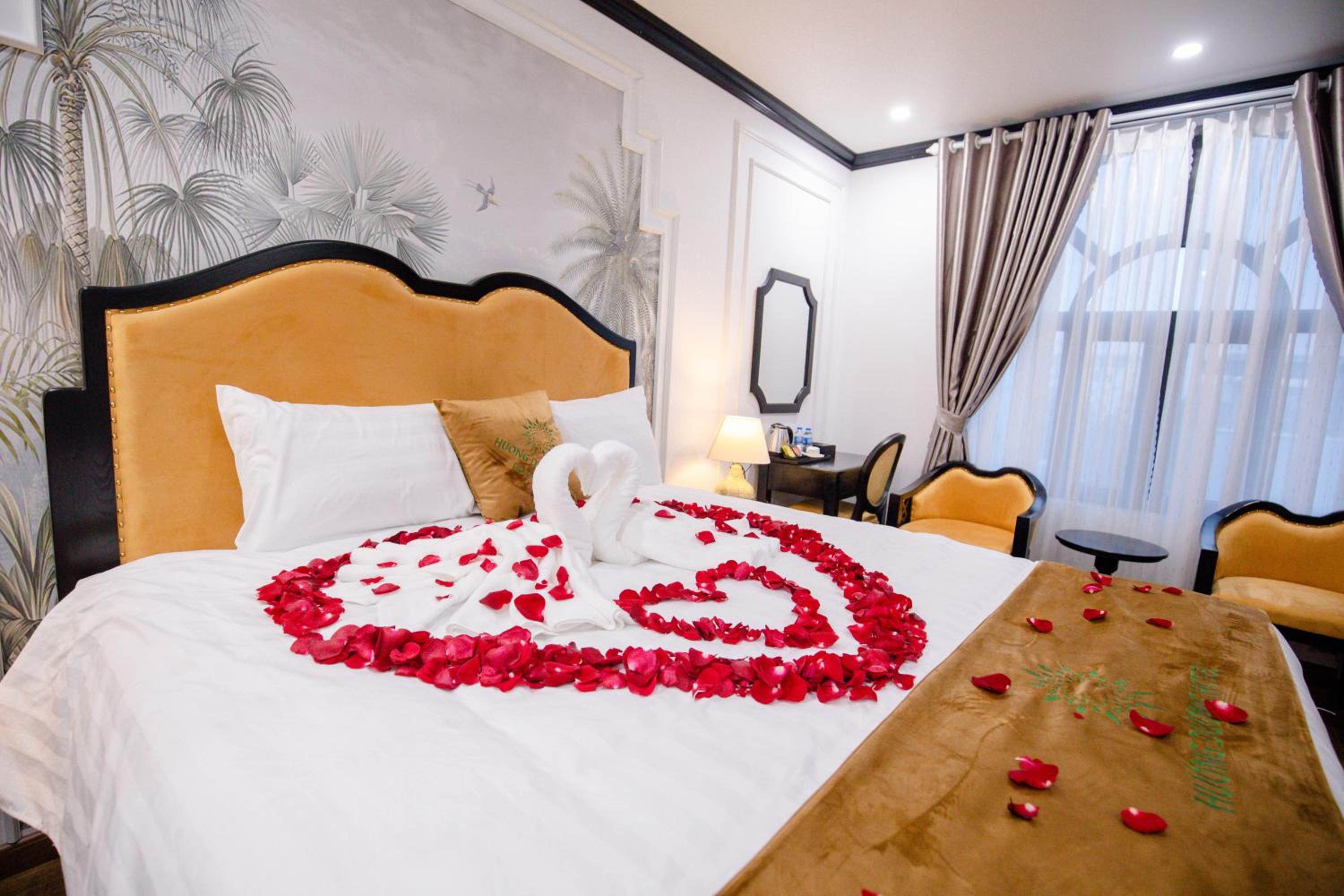 Deluxe King Room - Photo 2