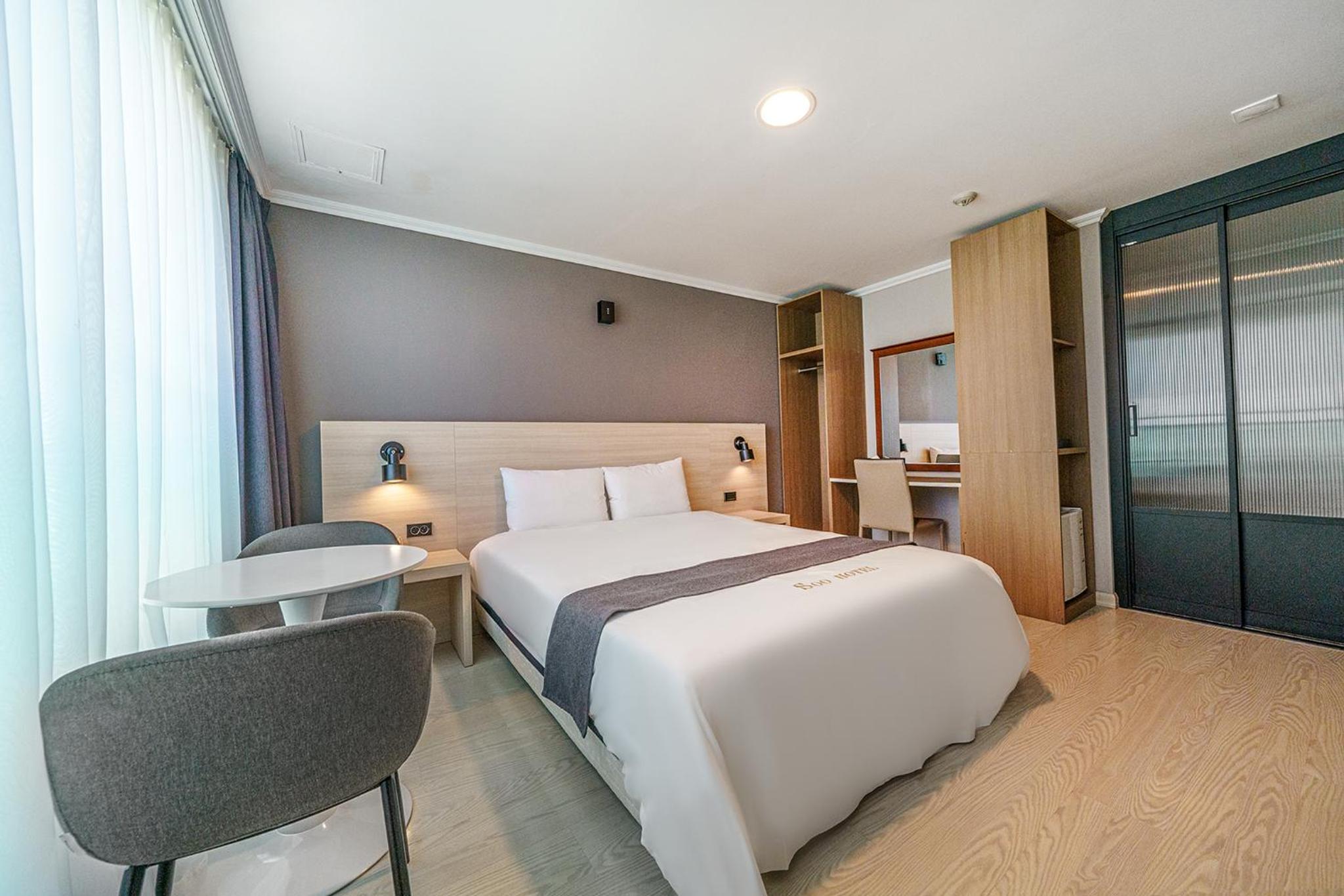 Standard Double Room with Partial Sea View