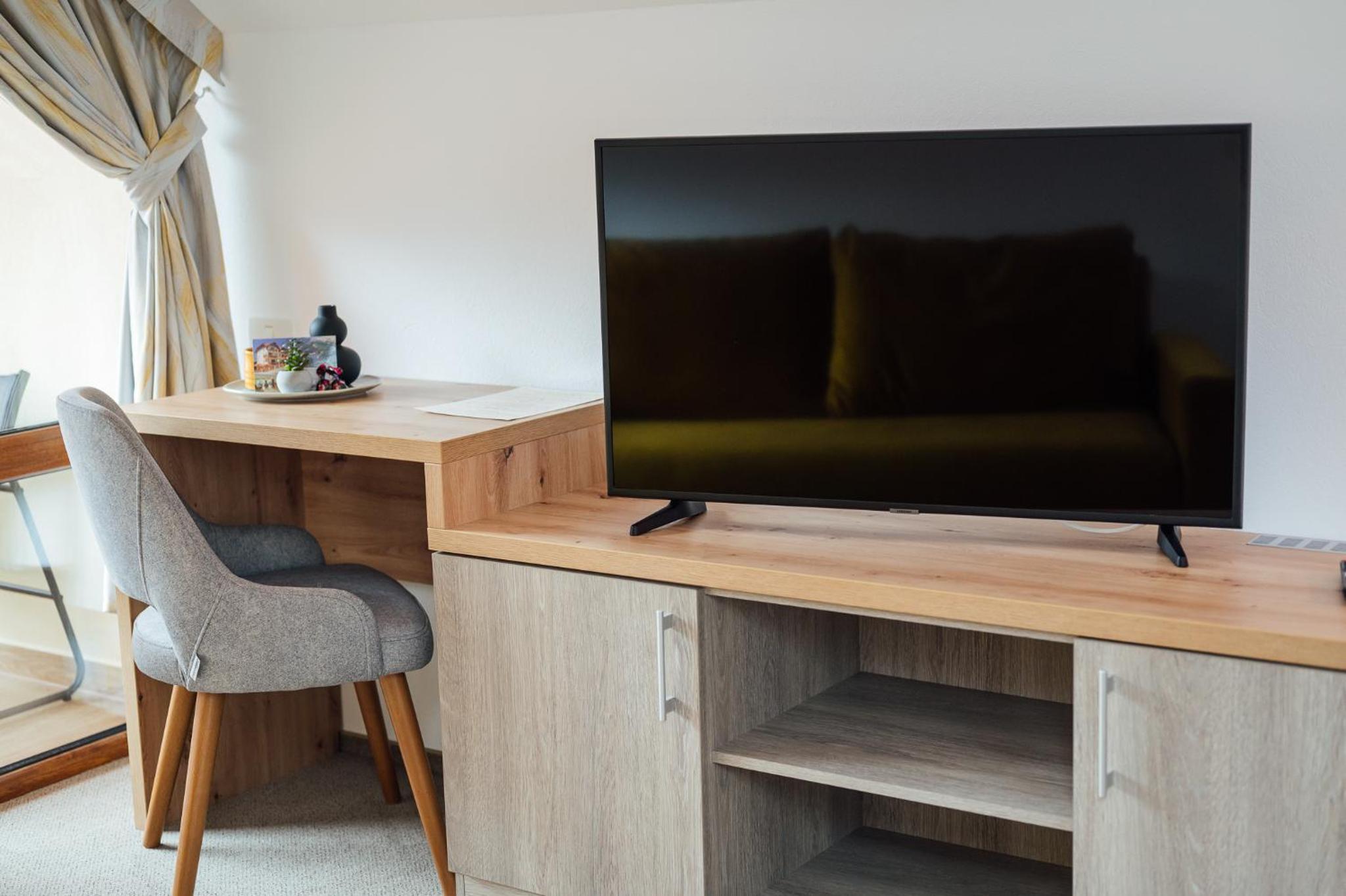 Deluxe Family Room - Photo 7