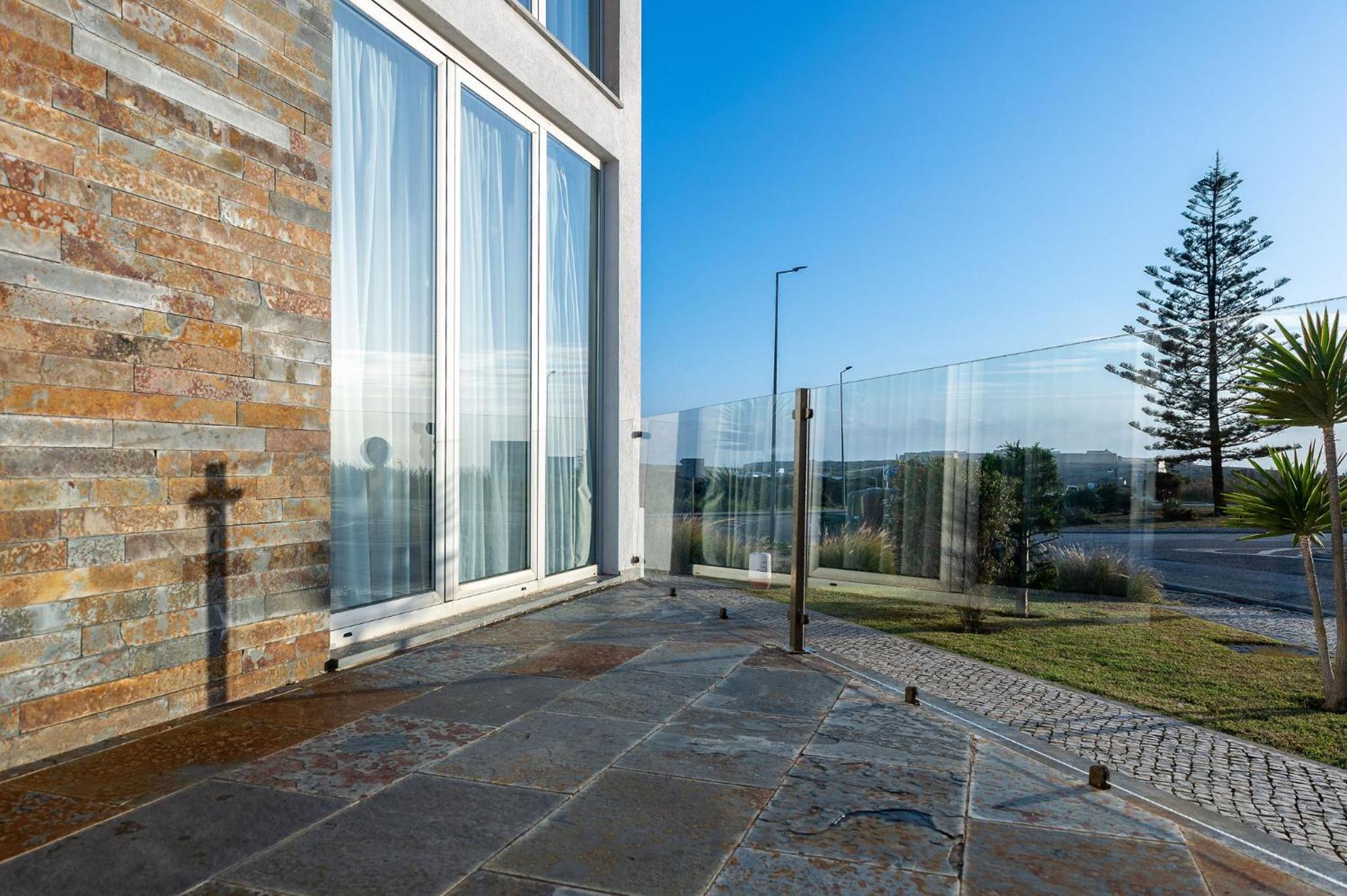 Two-Bedroom Apartment with Balcony and Partial Ocean View - Lower Floor photo 3