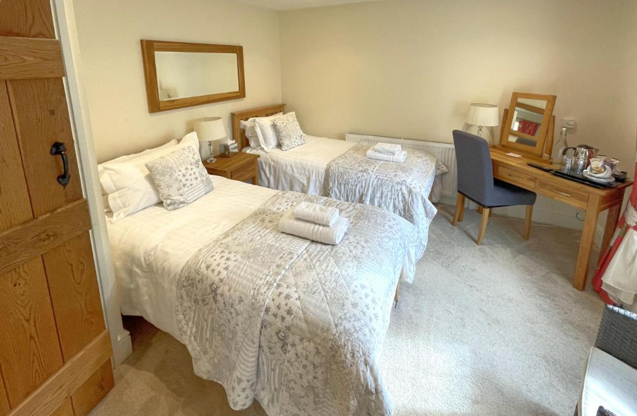 Twin Room with Private Bathroom