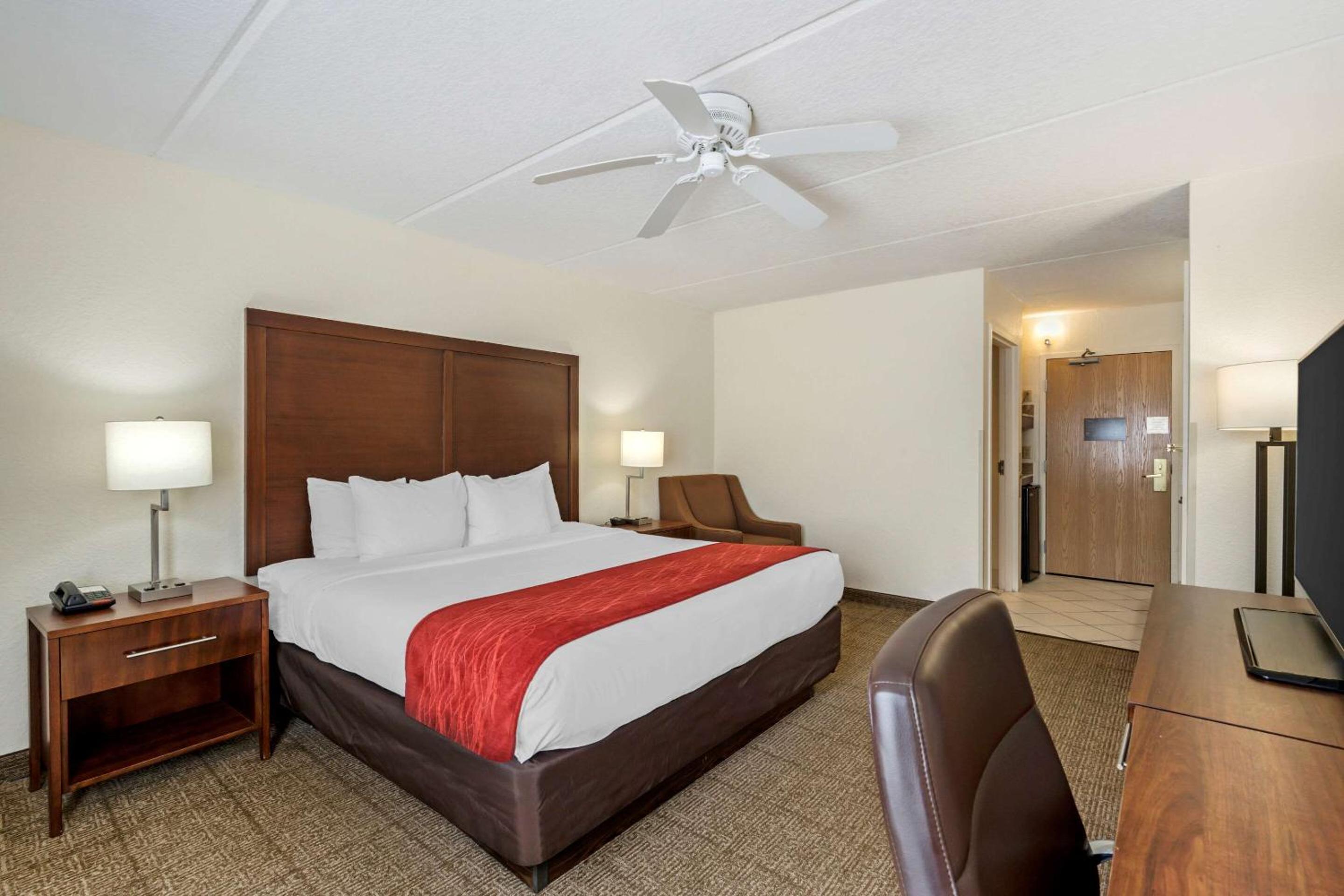 Standard King Room - Non-Smoking  - Photo 1