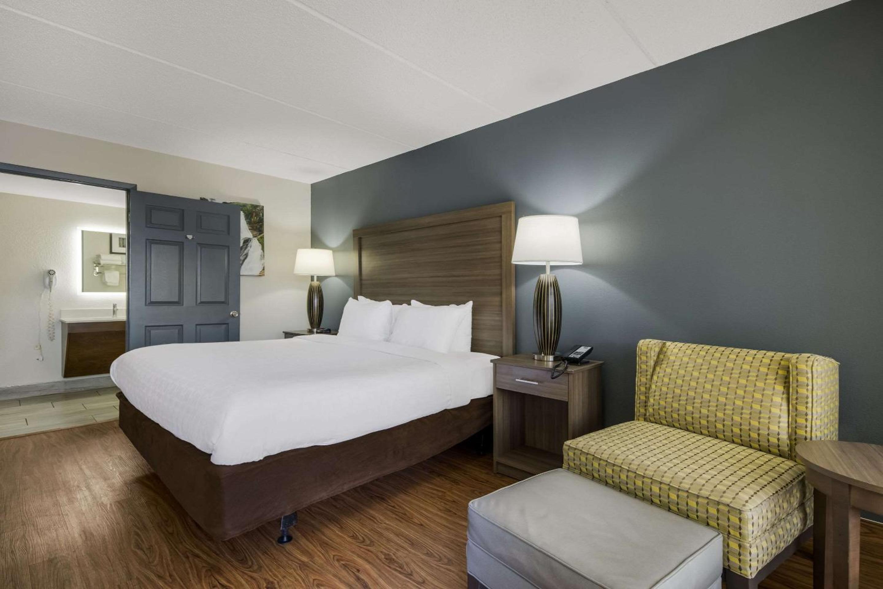 King Room - Accessible/Non Smoking photo 3