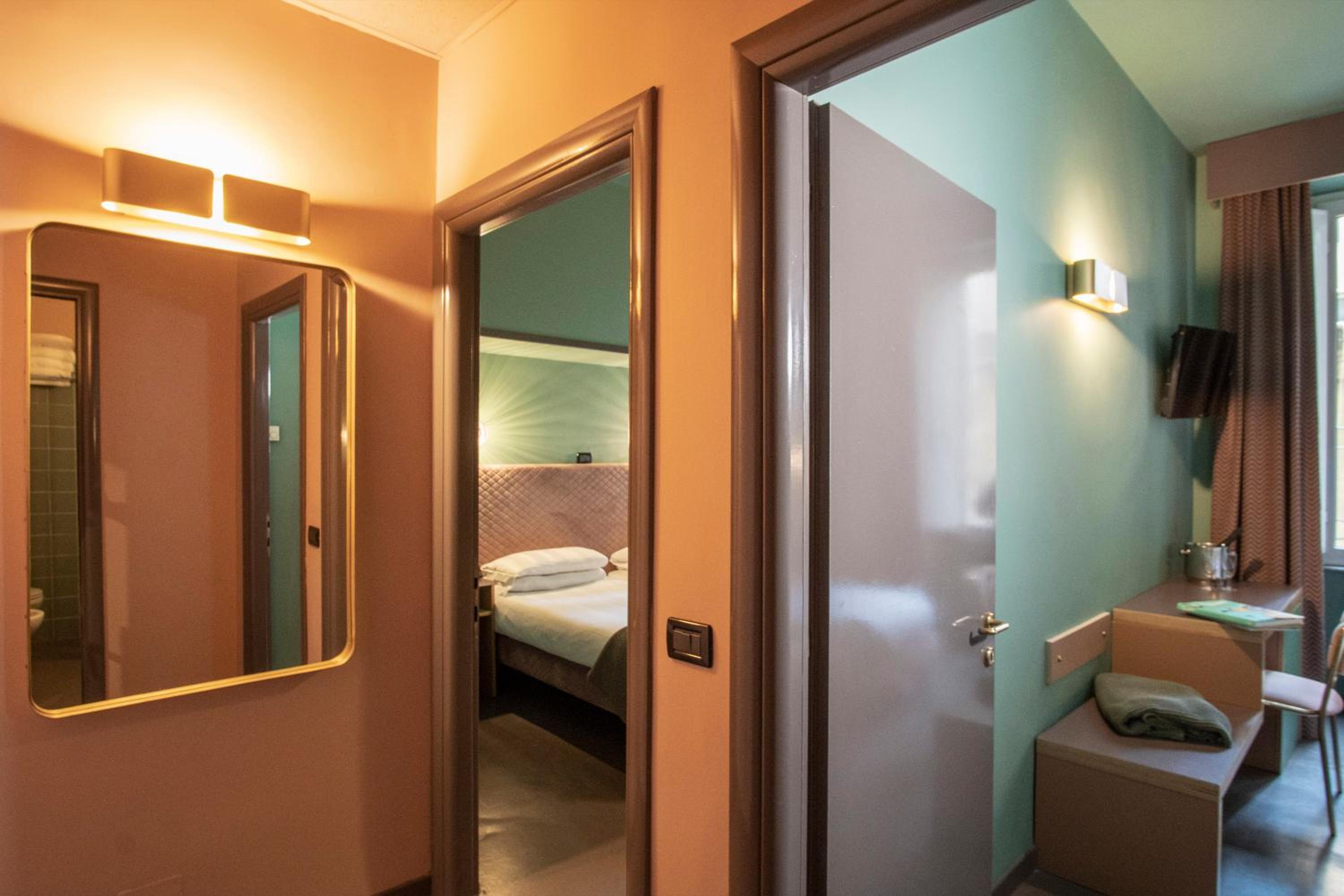 Two Connecting Double Rooms thumbnail 5