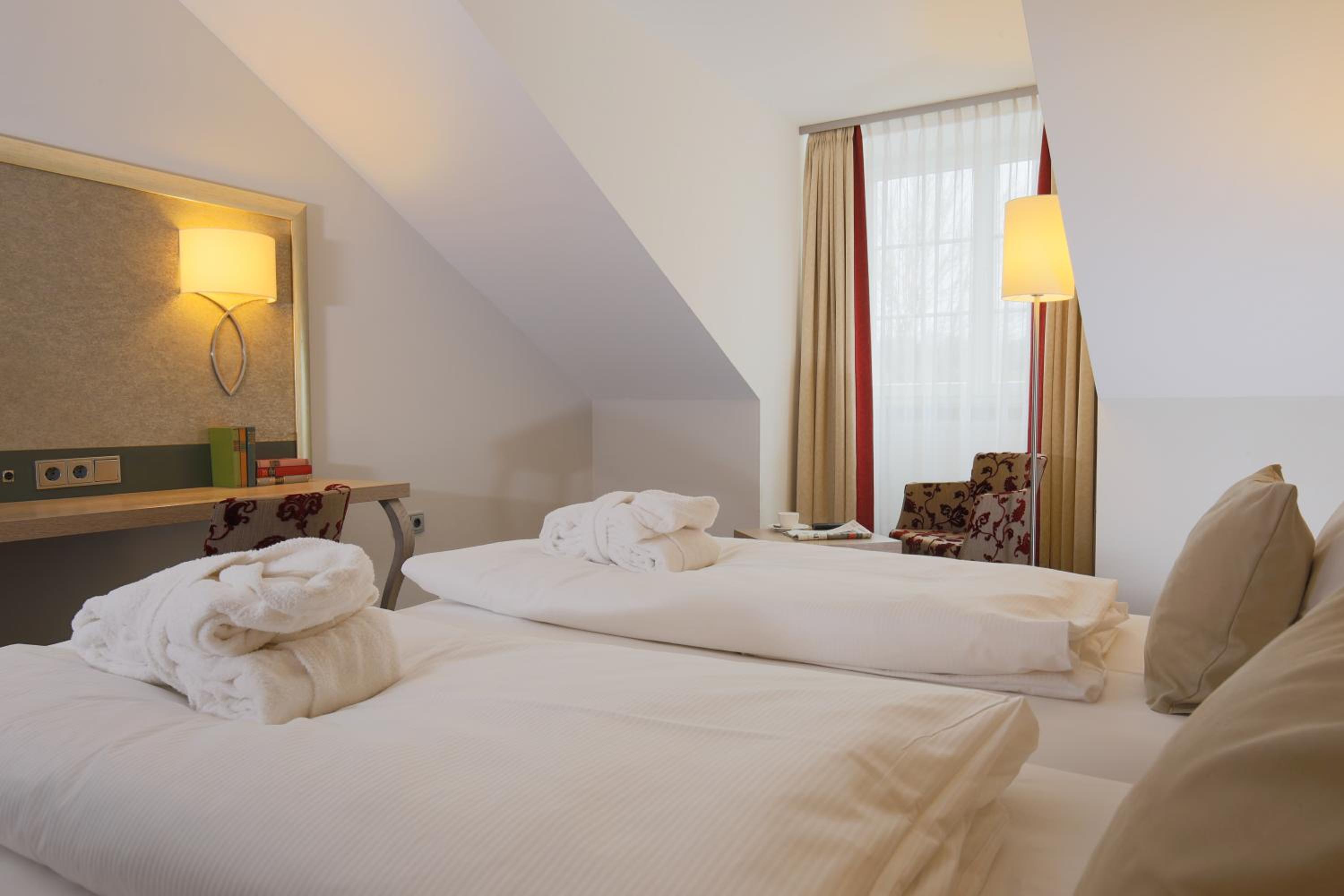 Classic Room with Air Conditioning - Photo 2