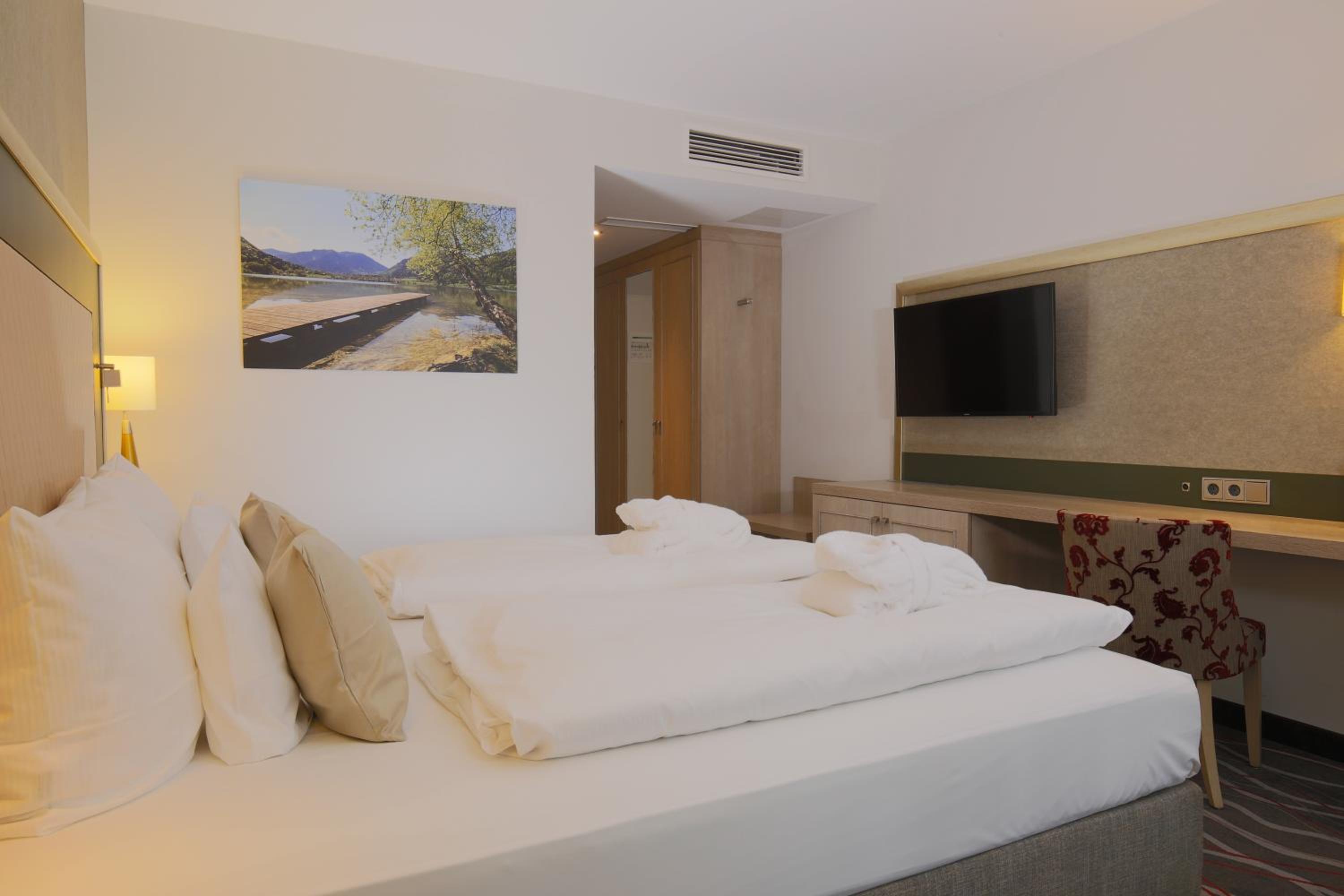 Classic Room with Air Conditioning - Photo 3
