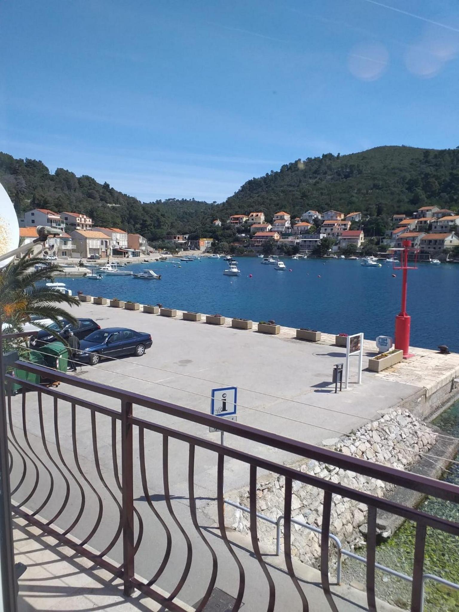 Three Bedroom Apartment with Balcony and Sea View photo 2