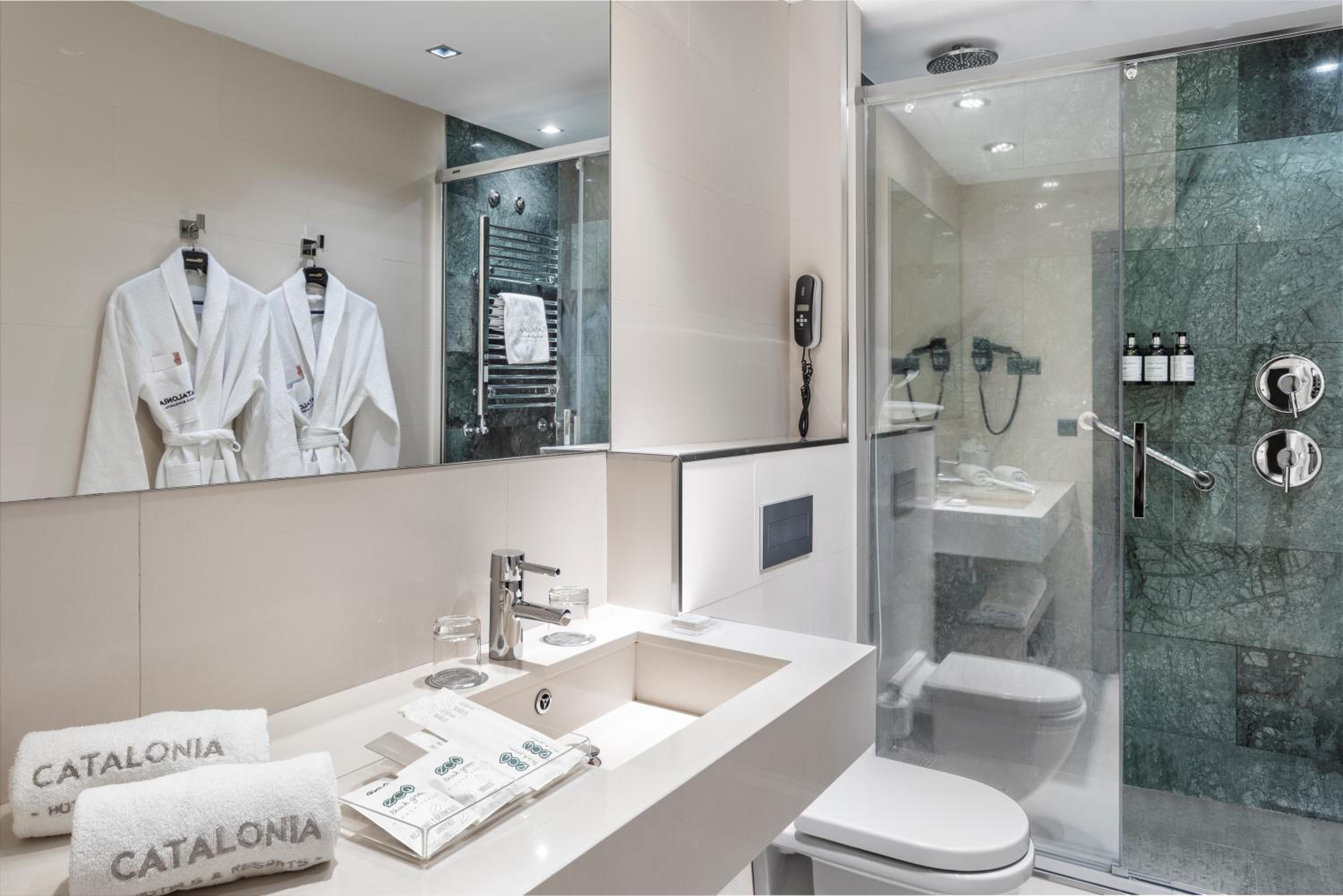 Double or Twin Room - Photo 4