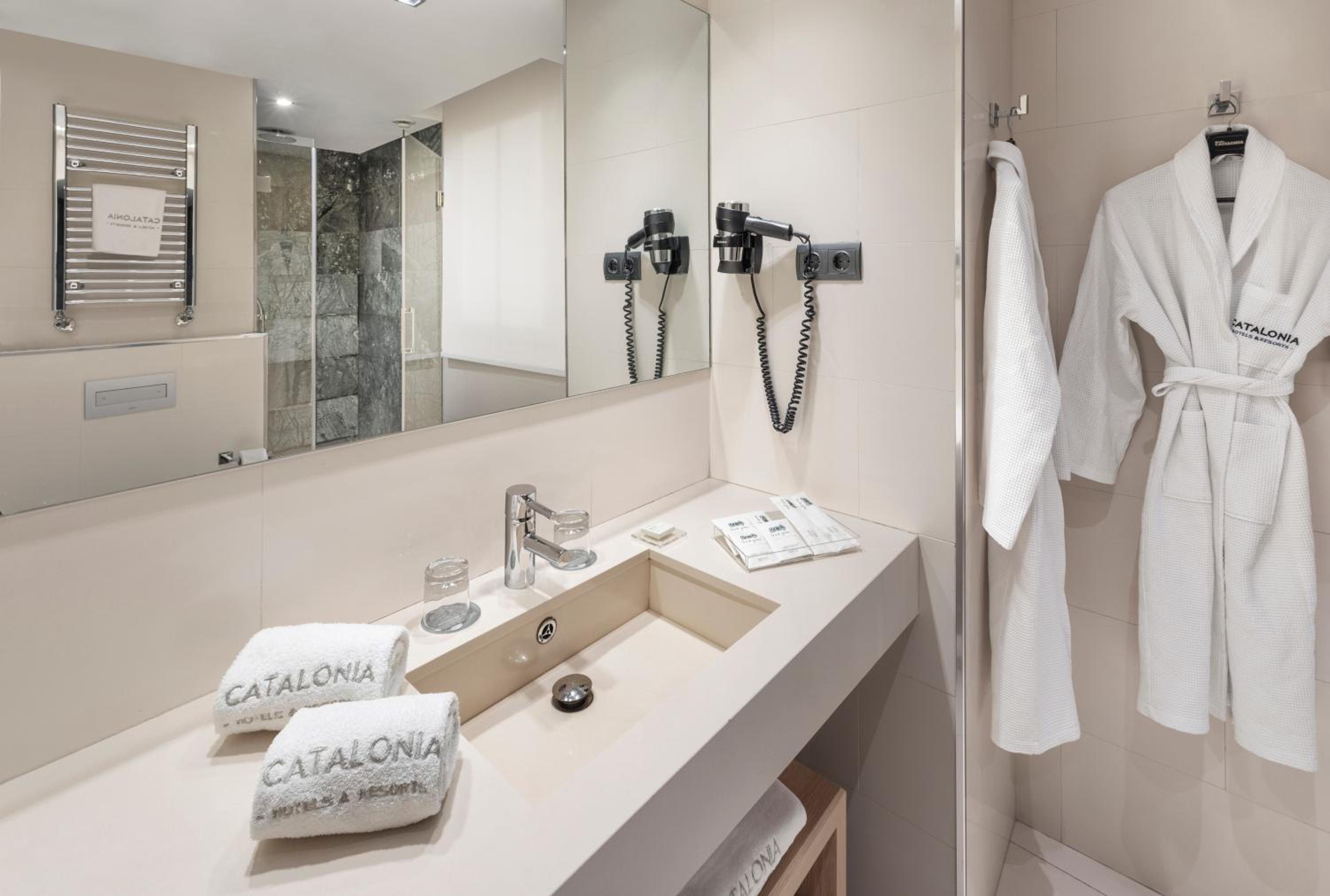Premium Double or Twin Room - Photo 4