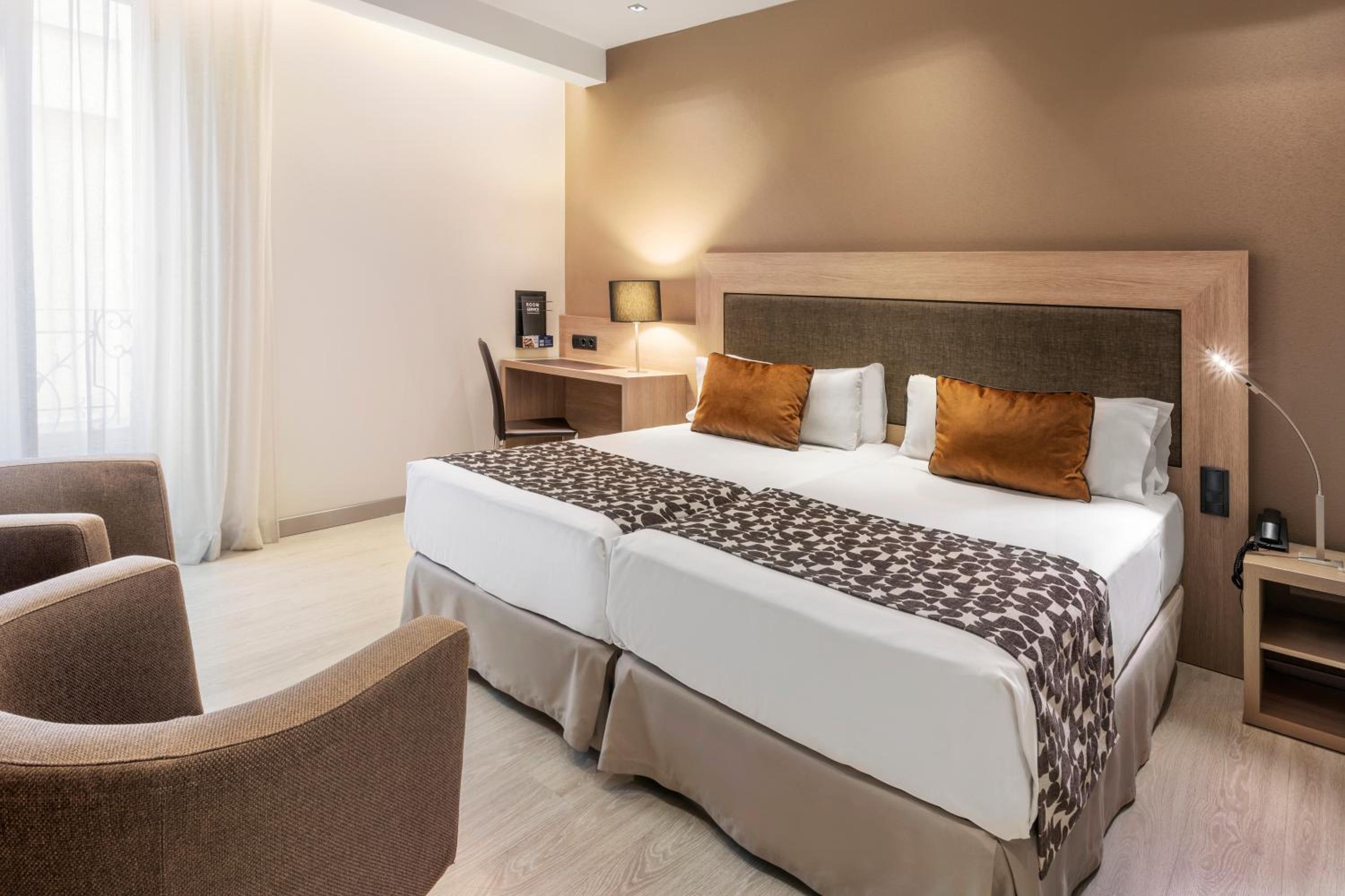 Premium Double or Twin Room - Photo 3