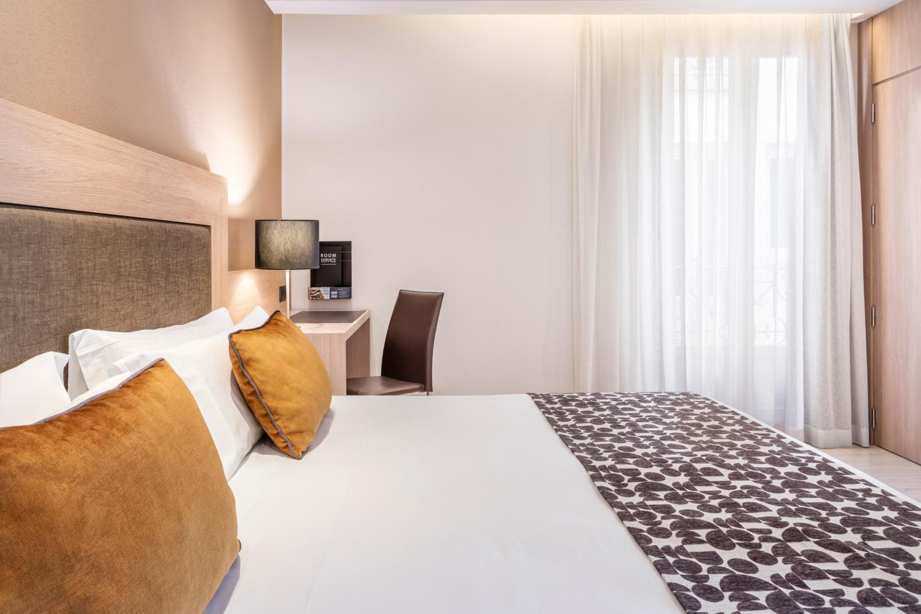 Premium Double or Twin Room - Photo 2