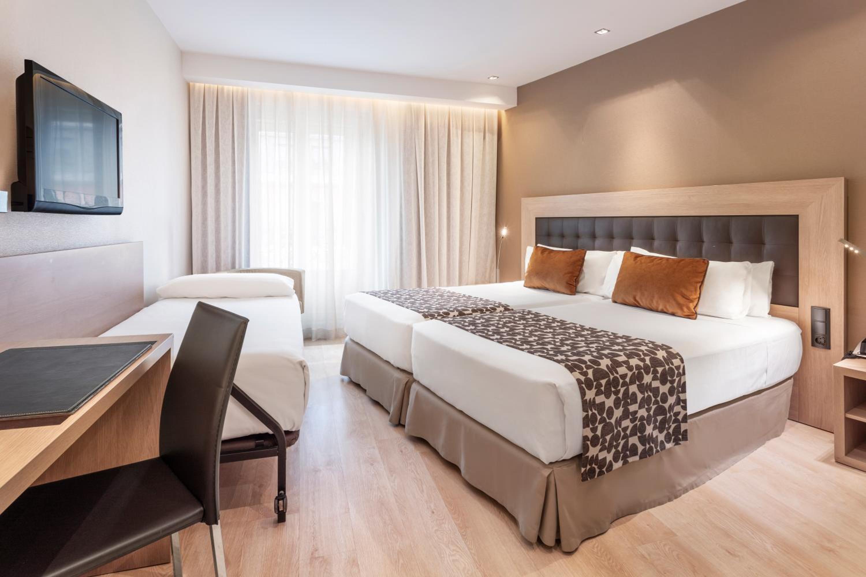 Triple Room (2 Adults + 1 Child) photo 3