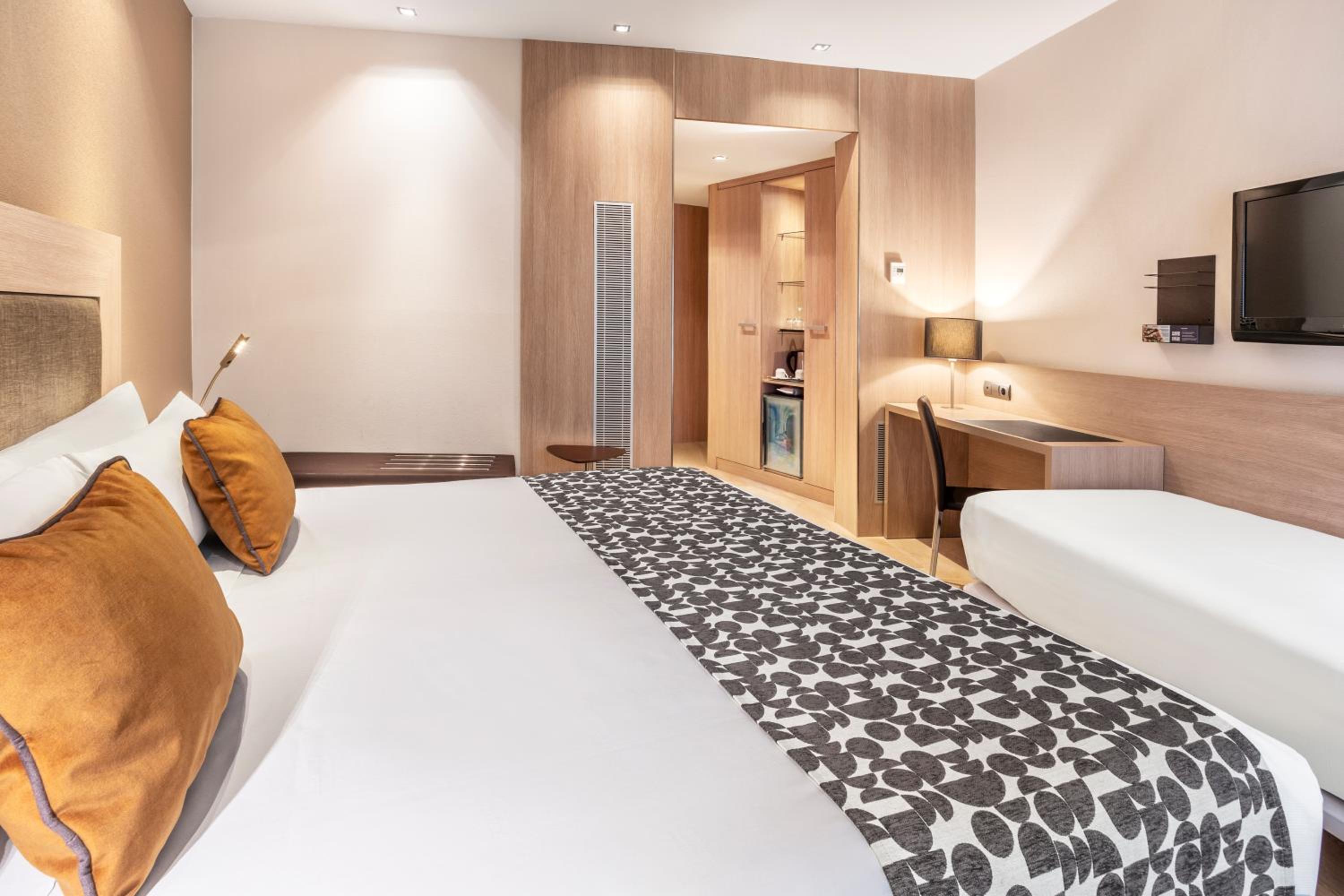 Triple Room (2 Adults + 1 Child) photo 2