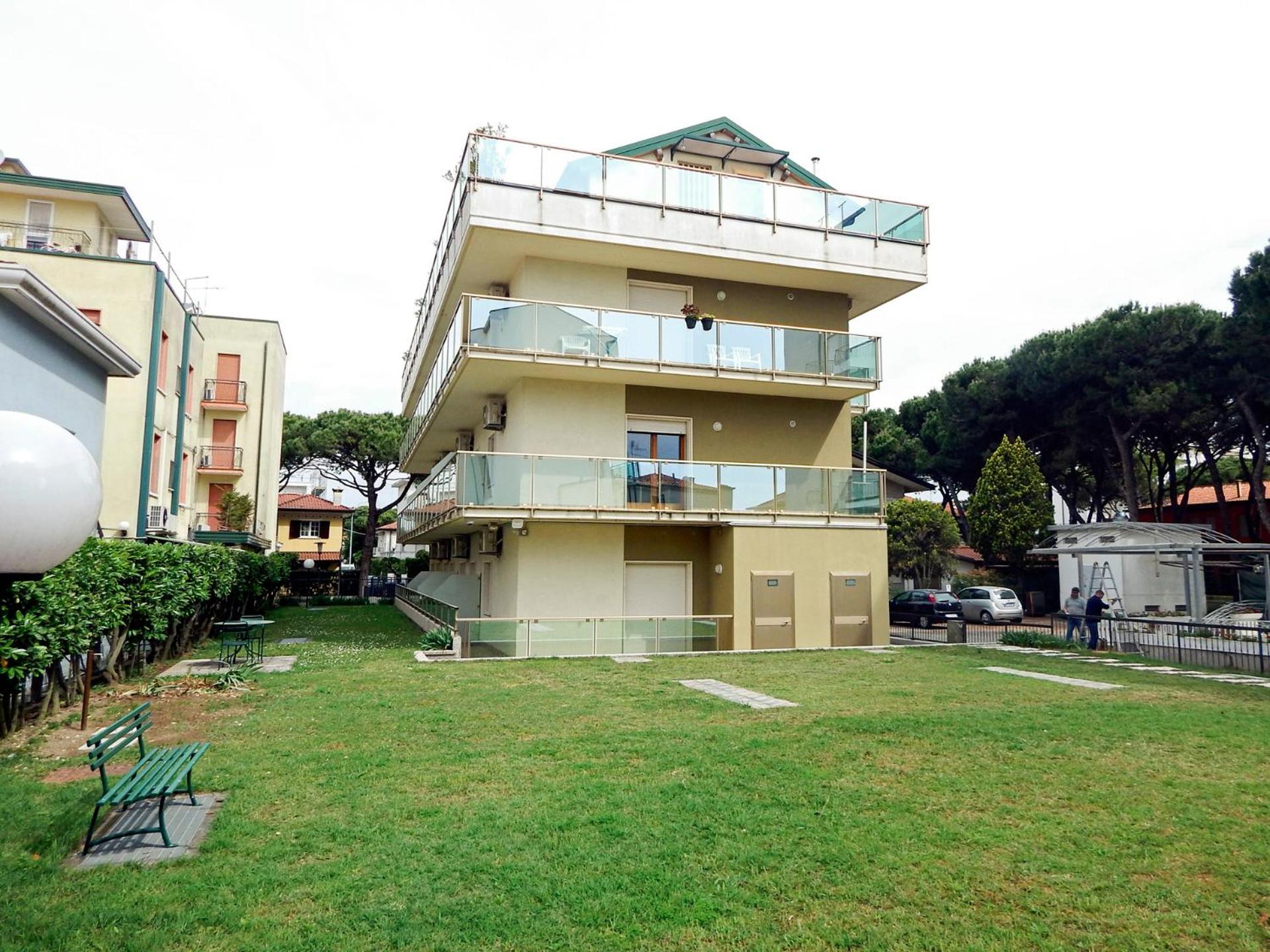 Apartment with Terrace photo 2