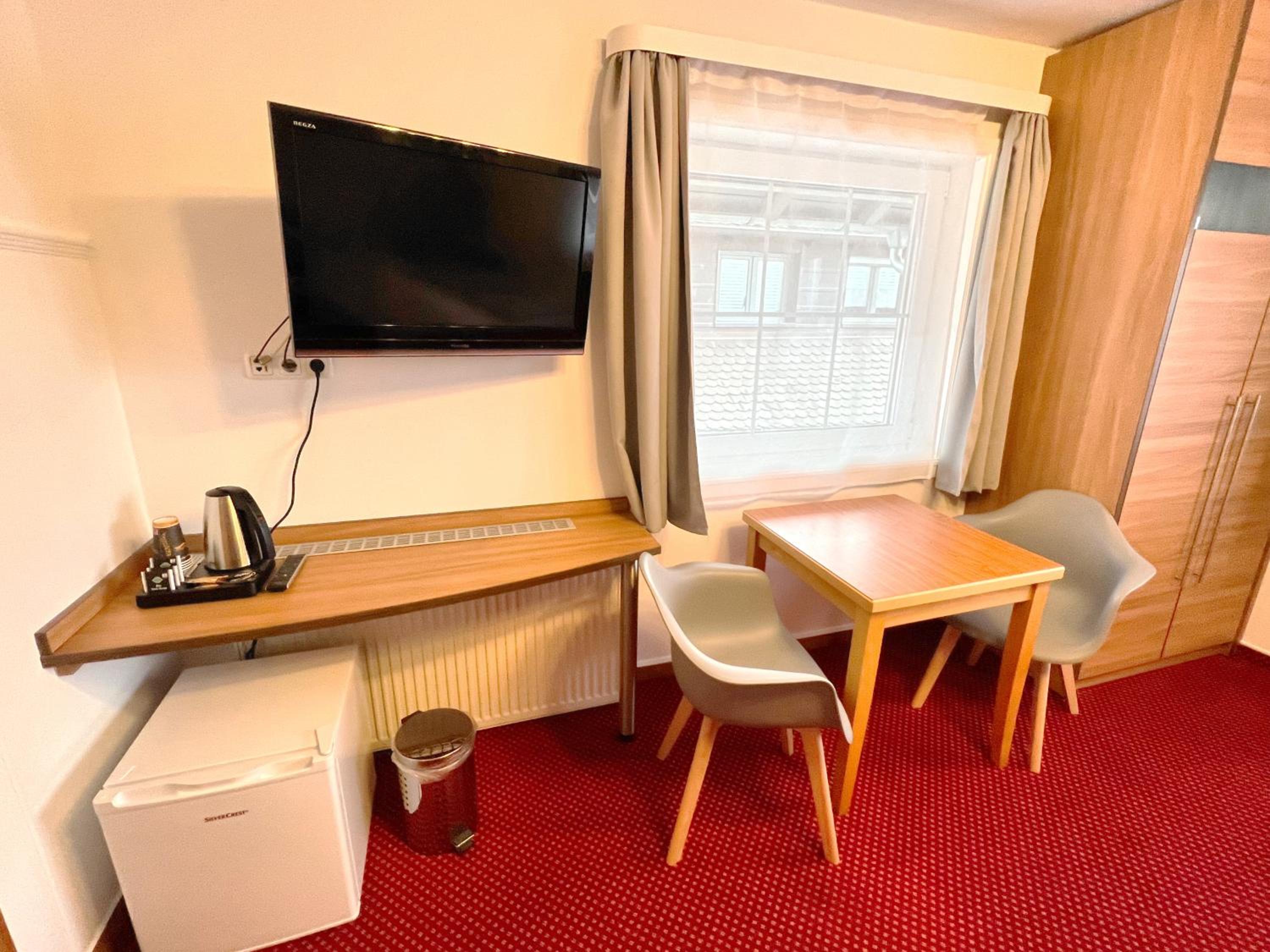 Family Room with Extra Bed - Photo 9