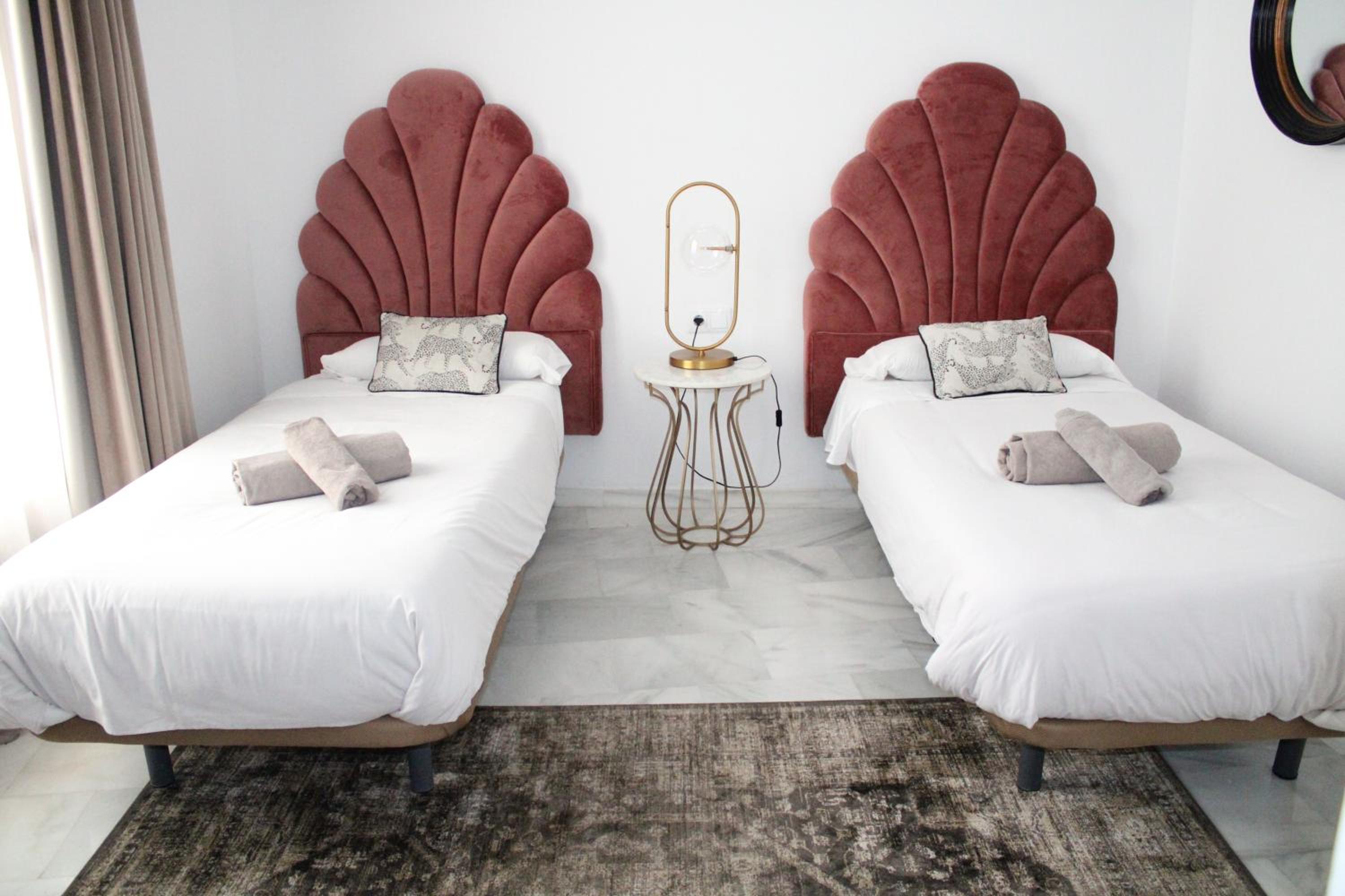 Double Room - Photo 7