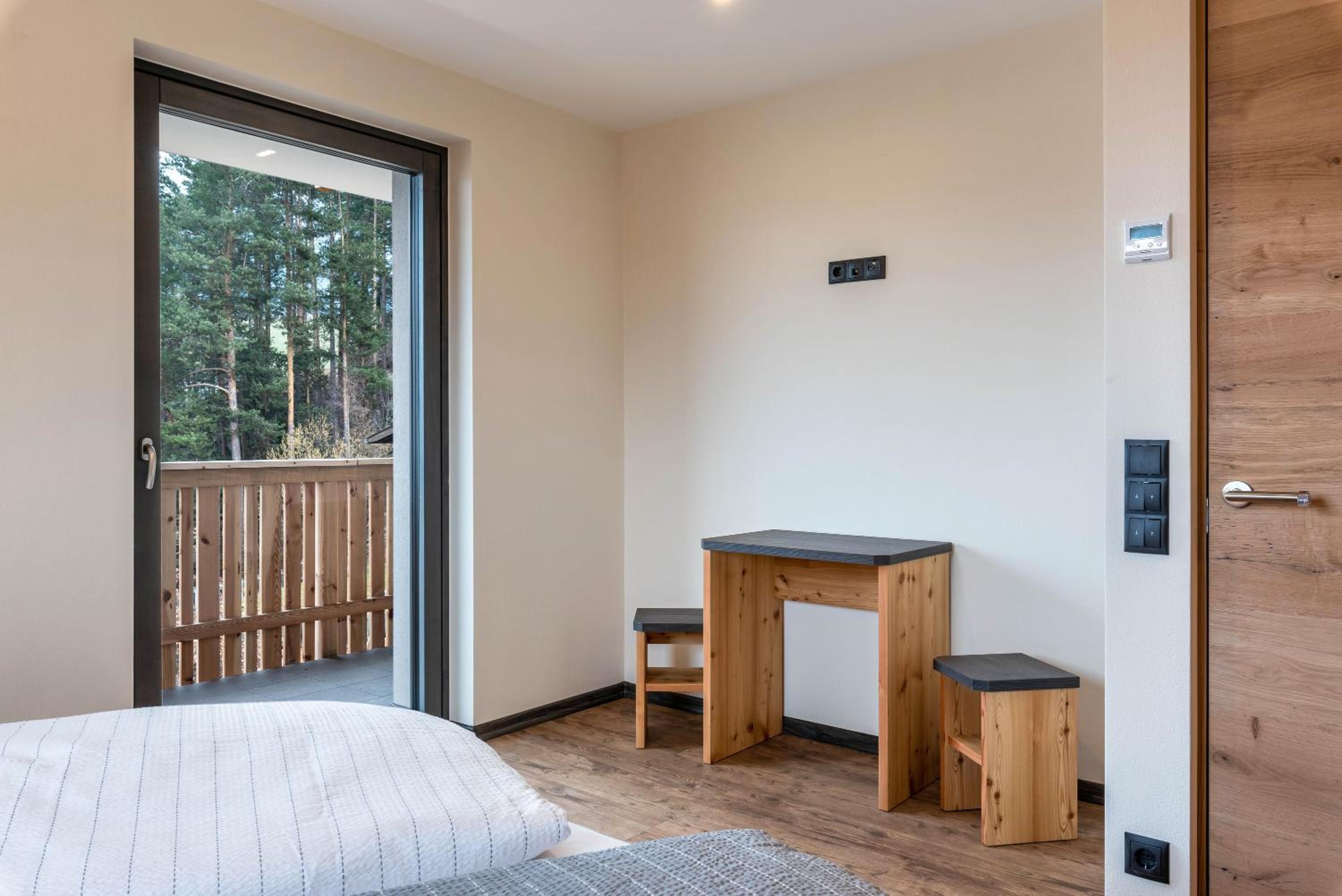 Two-Bedroom Deluxe Apartment with Garden View photo 2