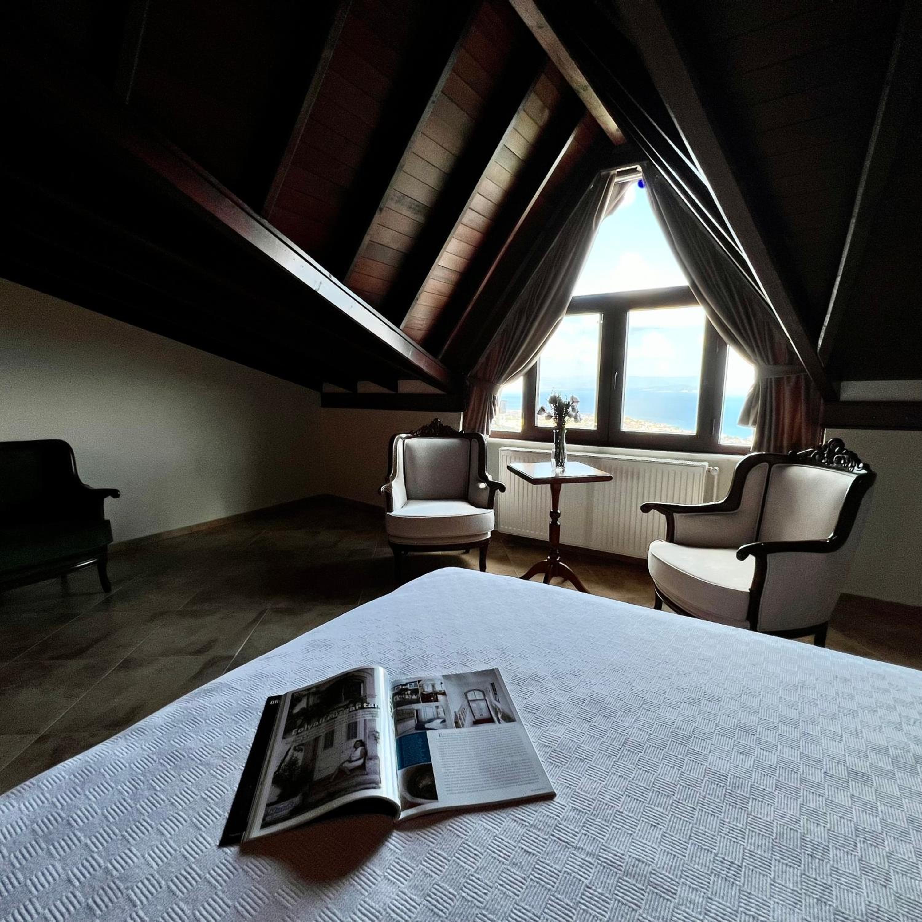 Deluxe Room - Photo 5