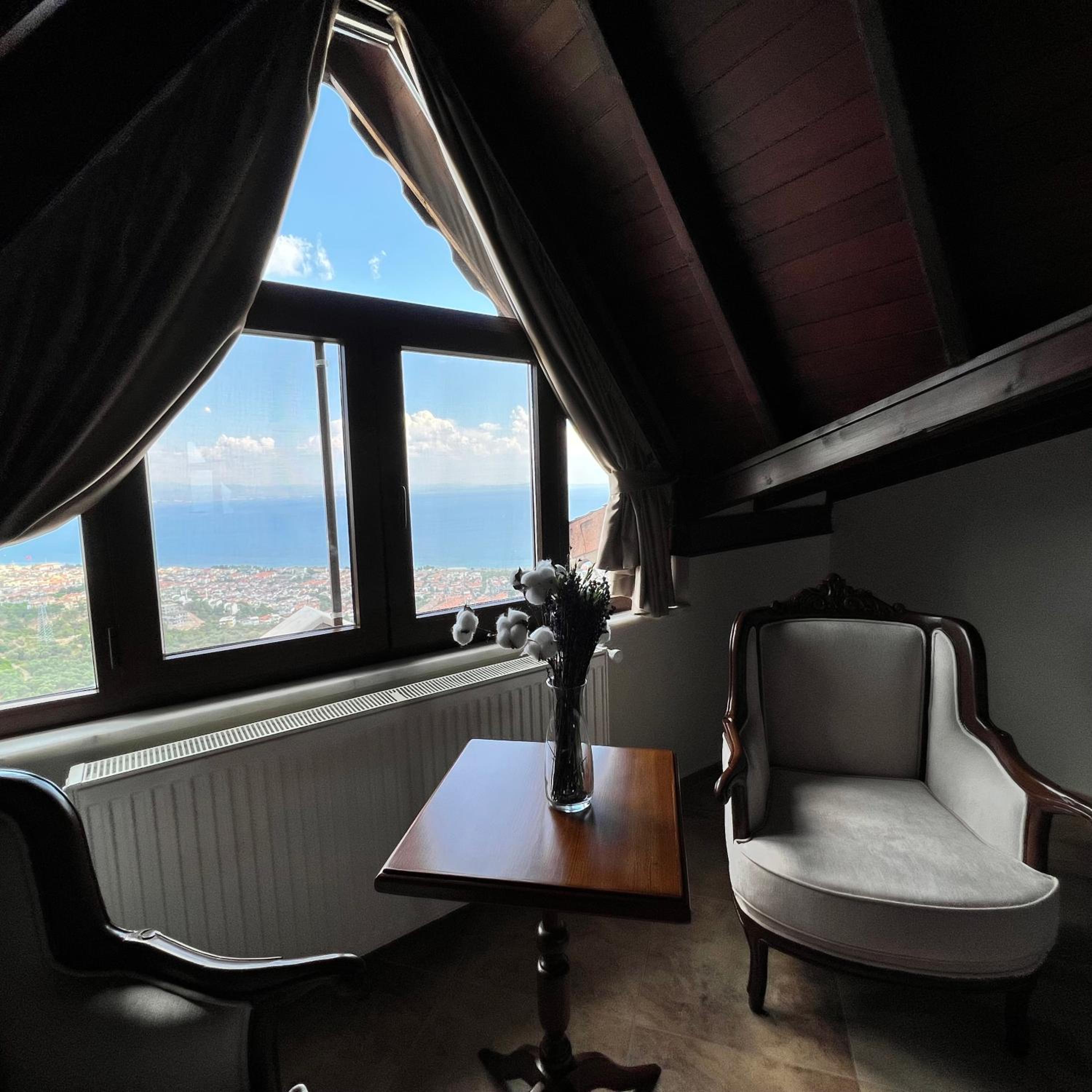 Deluxe Room - Photo 2