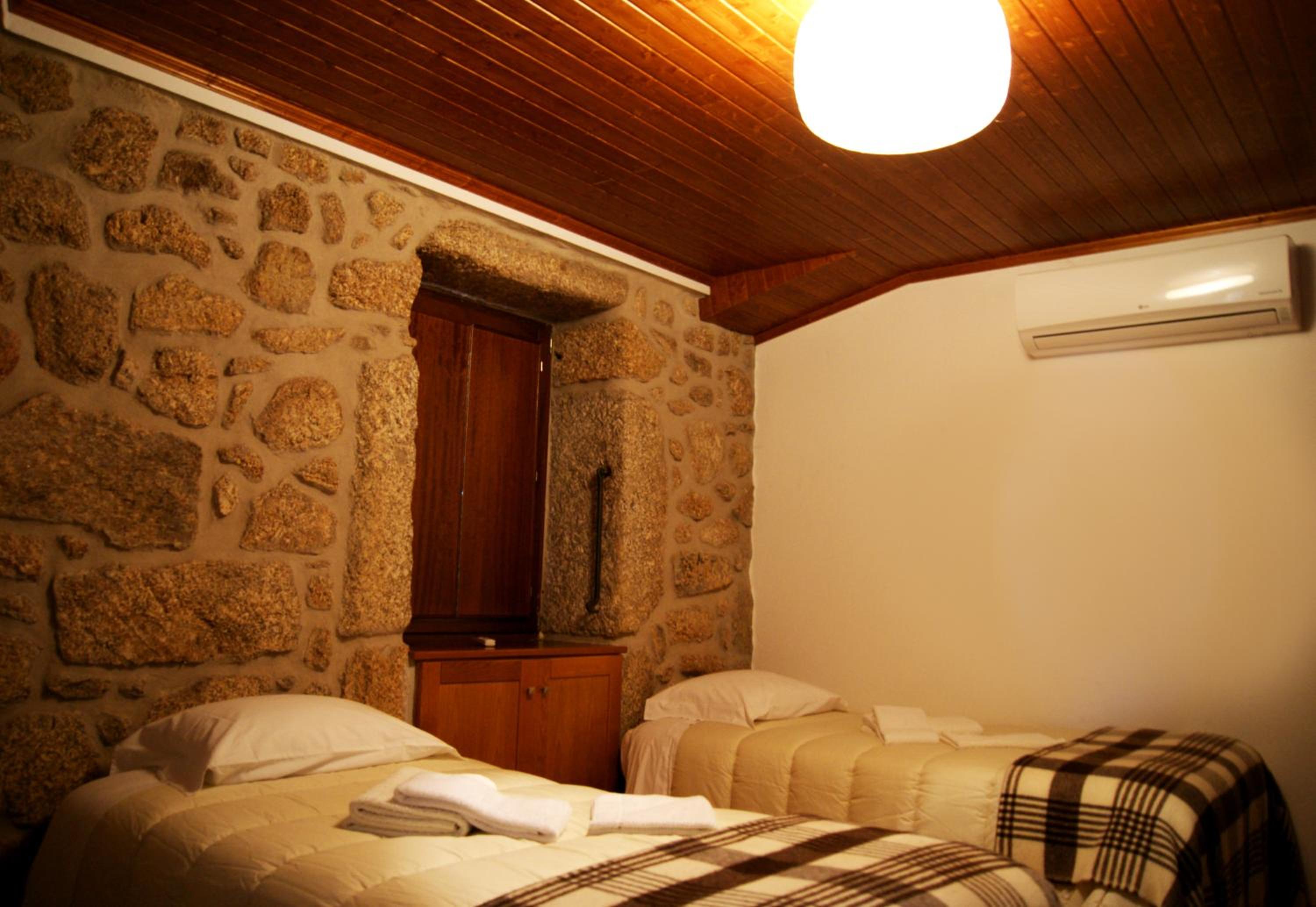 Standard Twin Room - Photo 1