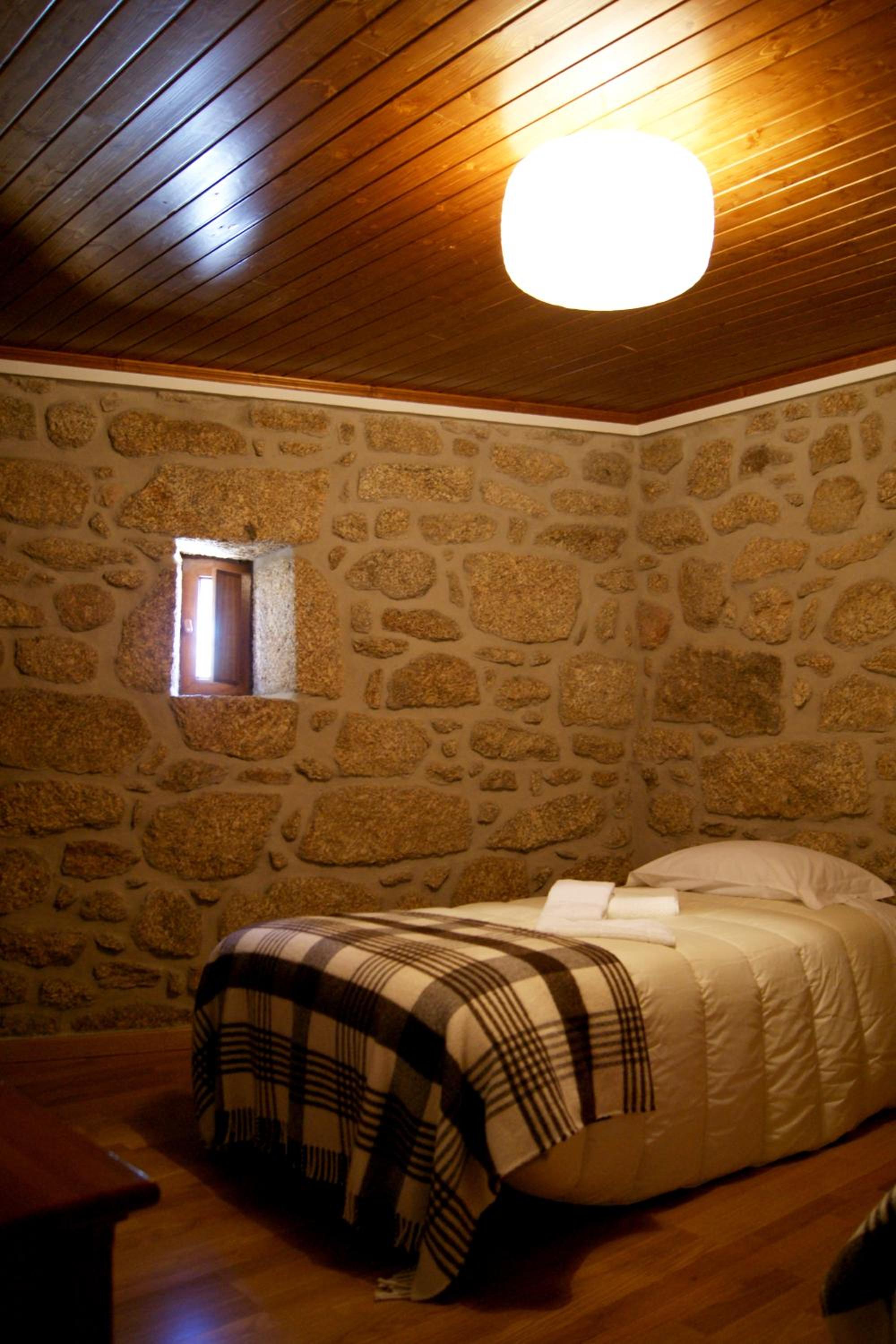 Standard Twin Room - Photo 3