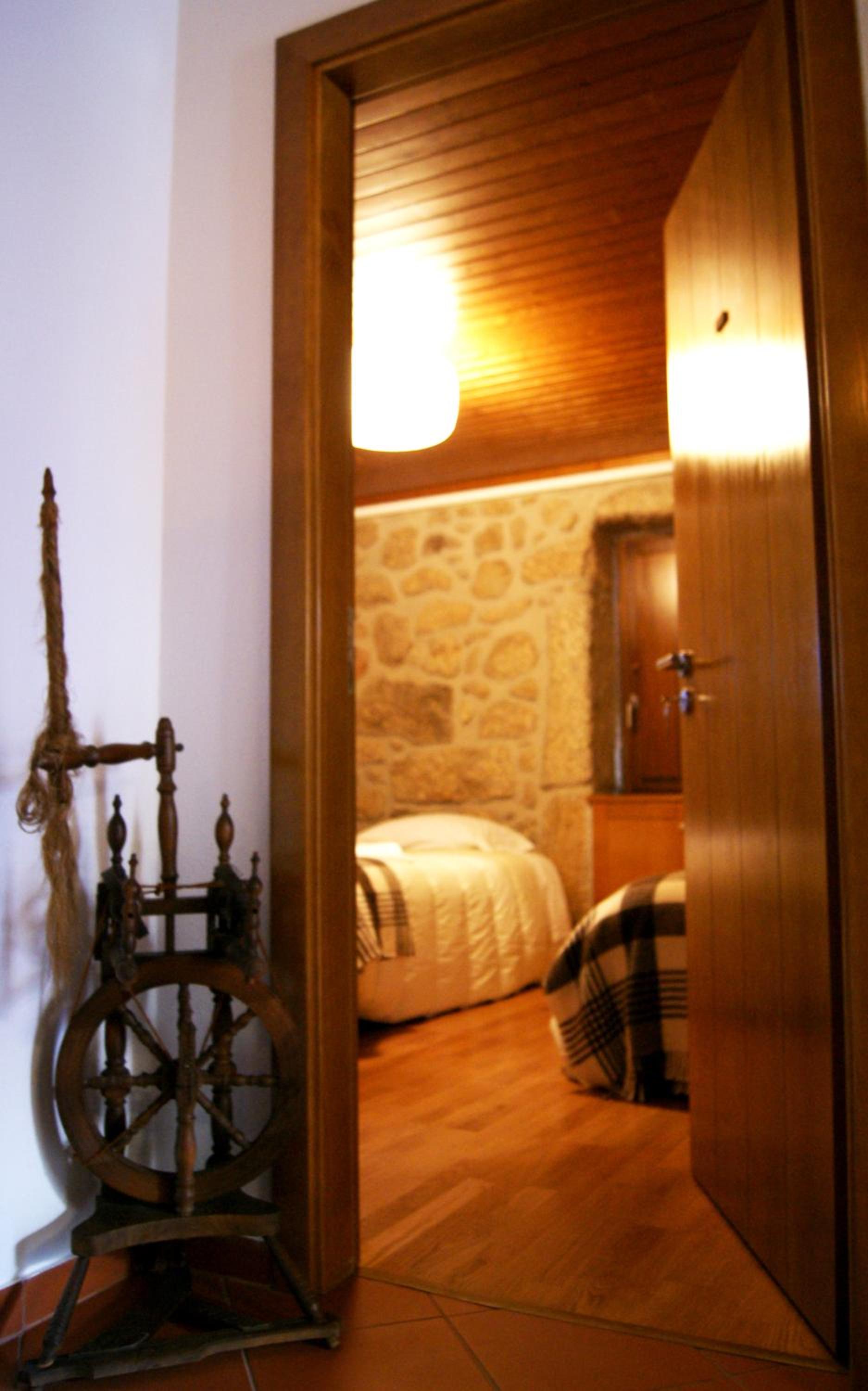 Standard Twin Room - Photo 4