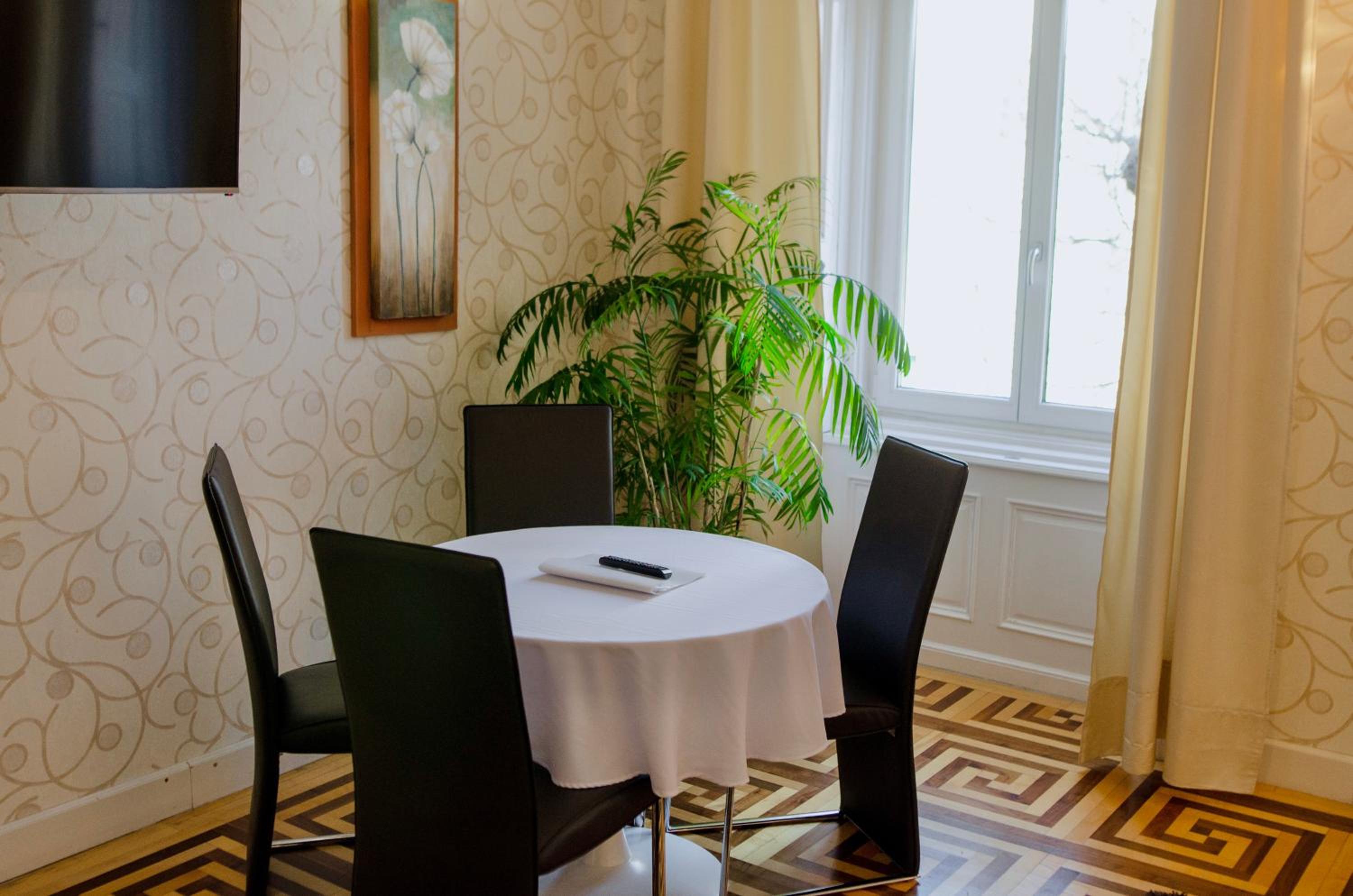 Superior Suite - Photo 3