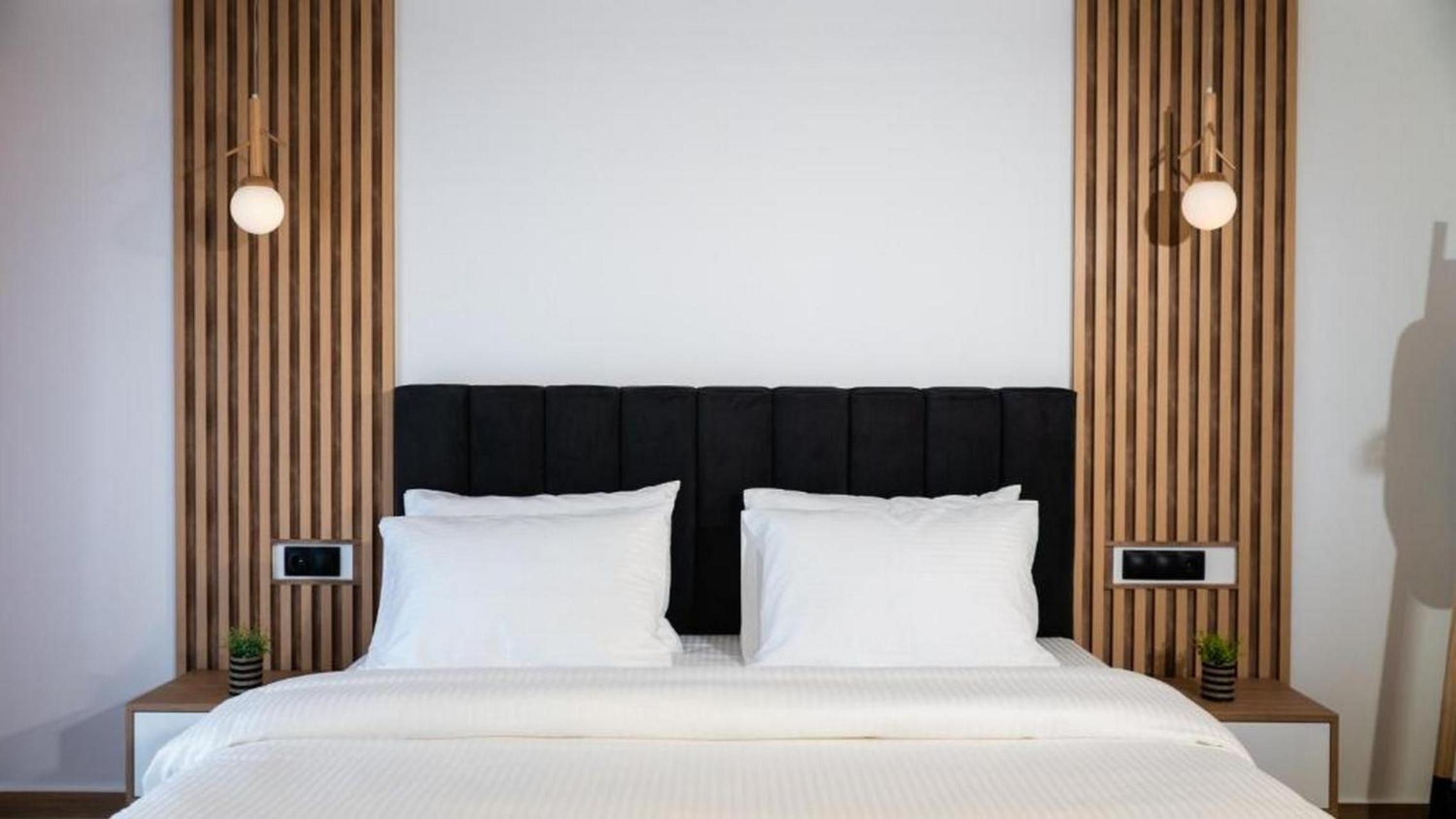 Junior Suite with Balcony - Photo 10