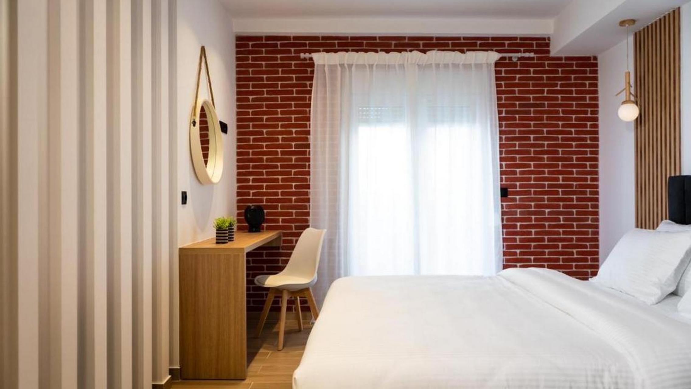 Junior Suite with Balcony - Photo 12