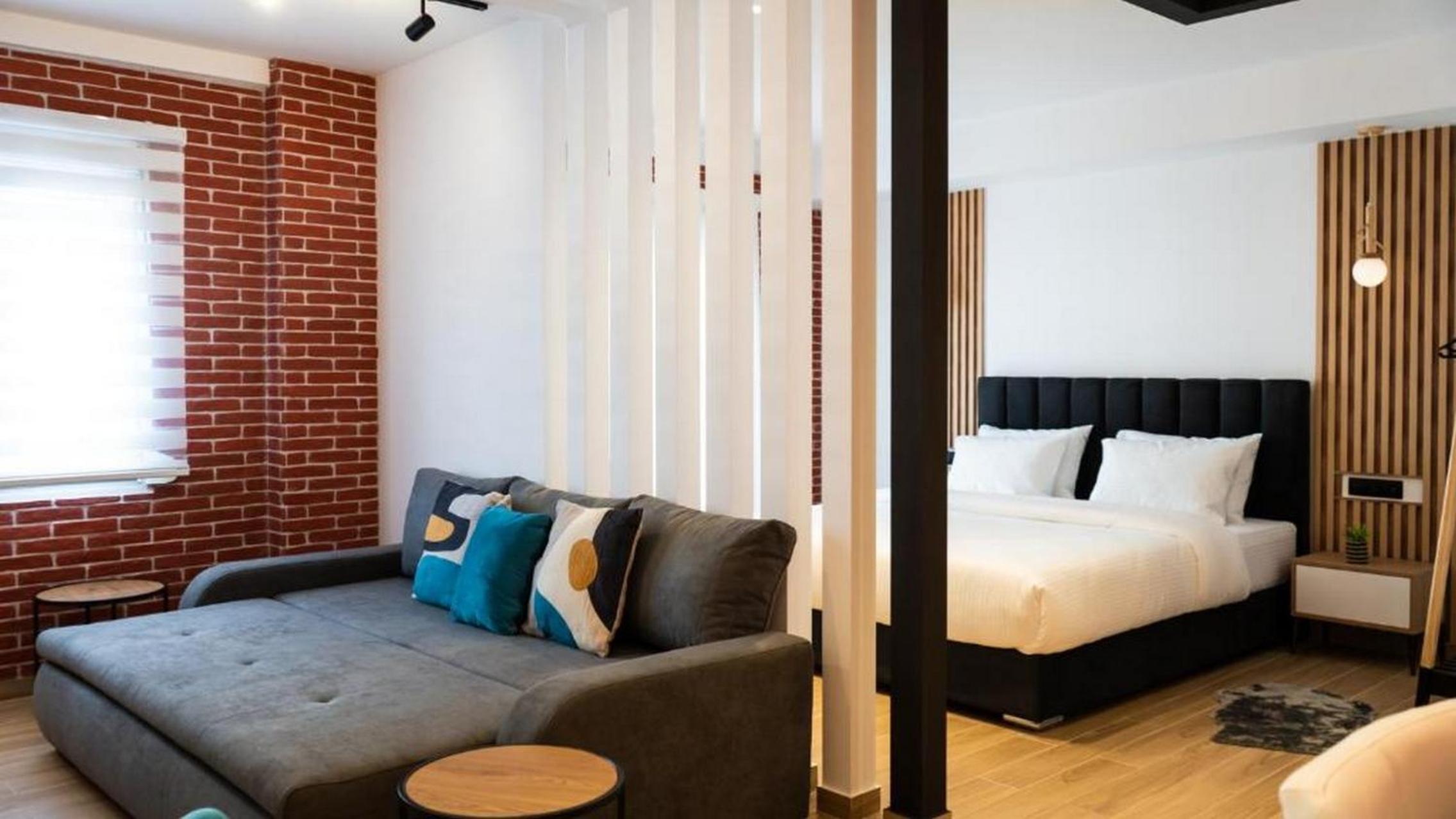 Junior Suite with Balcony - Photo 14