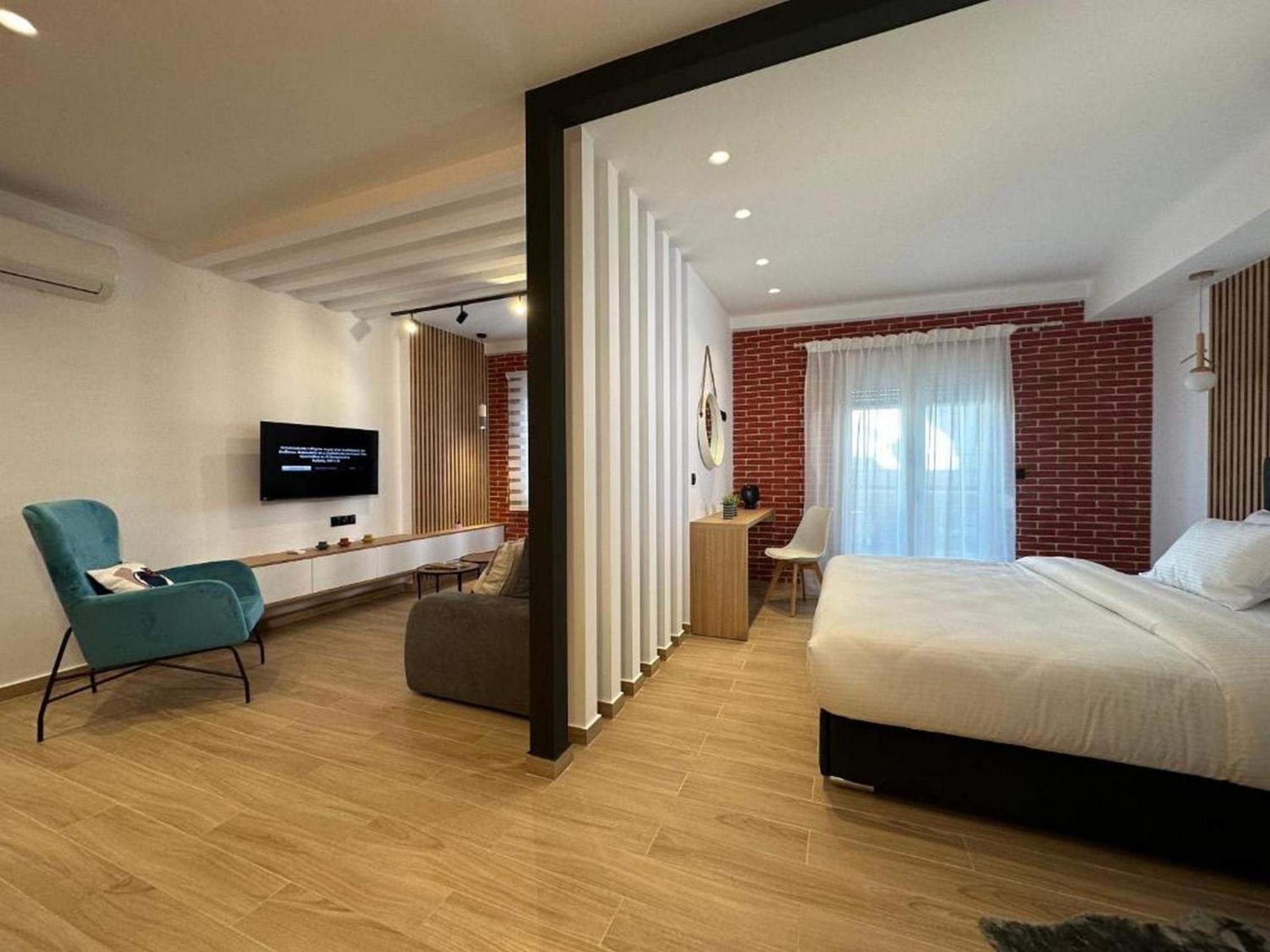 Junior Suite with Balcony - Photo 1