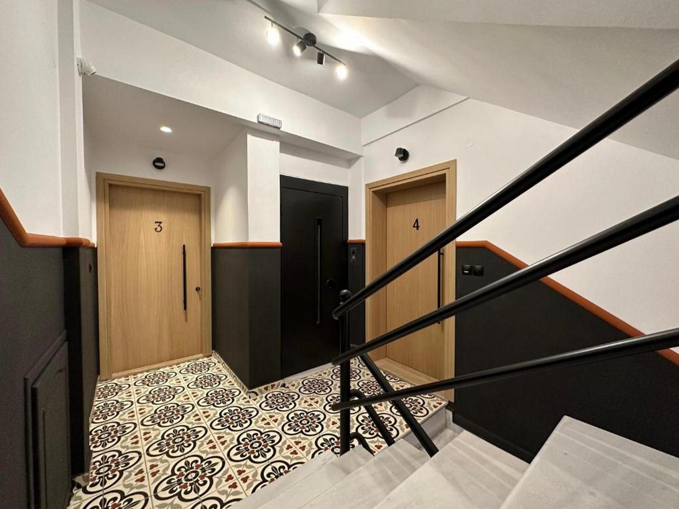 Junior Suite with Balcony - Photo 15