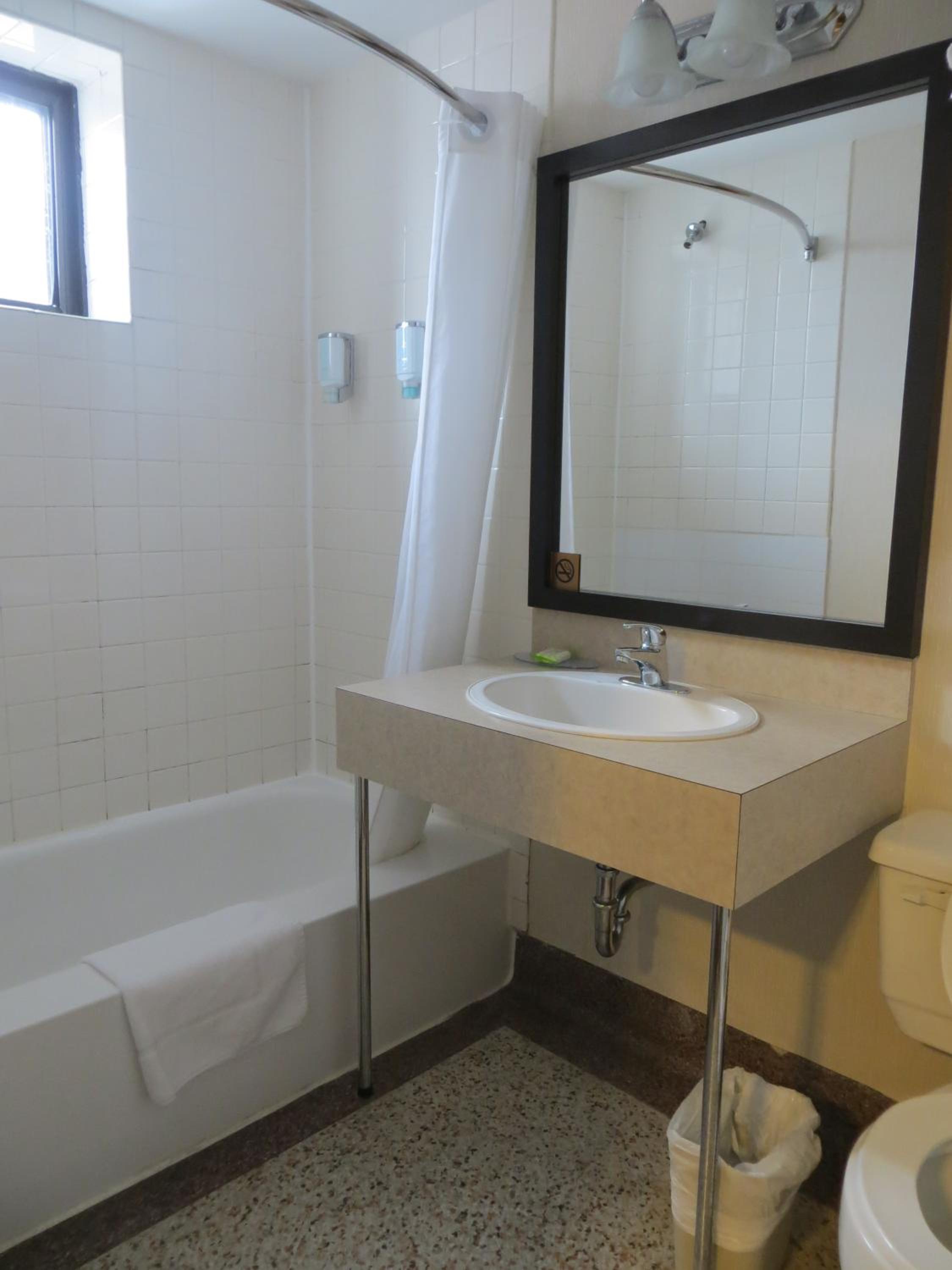 Standard Double Room - Non-Smoking - Photo 3