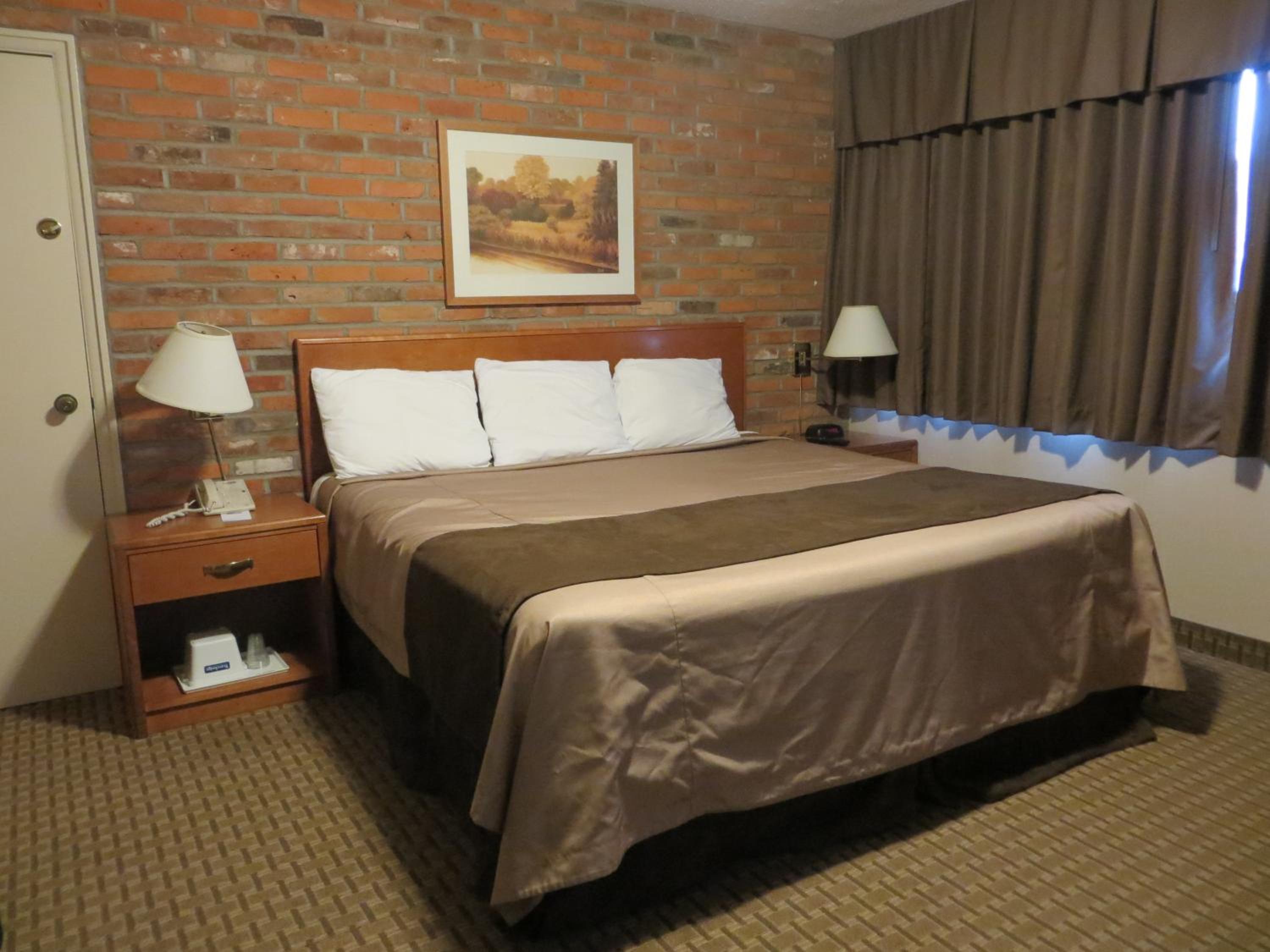 King Room - Non-Smoking - Photo 3