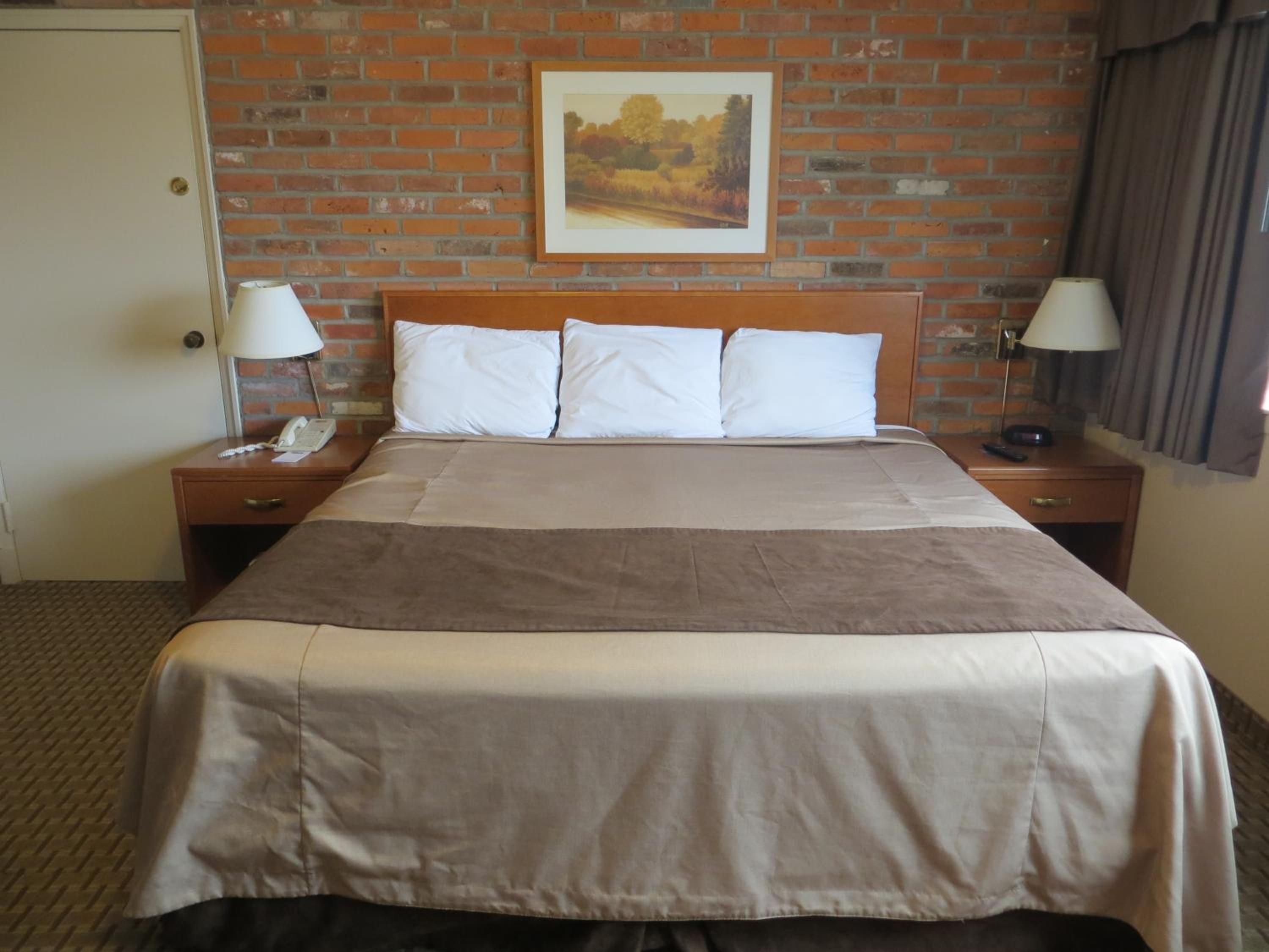 King Room - Non-Smoking - Photo 2