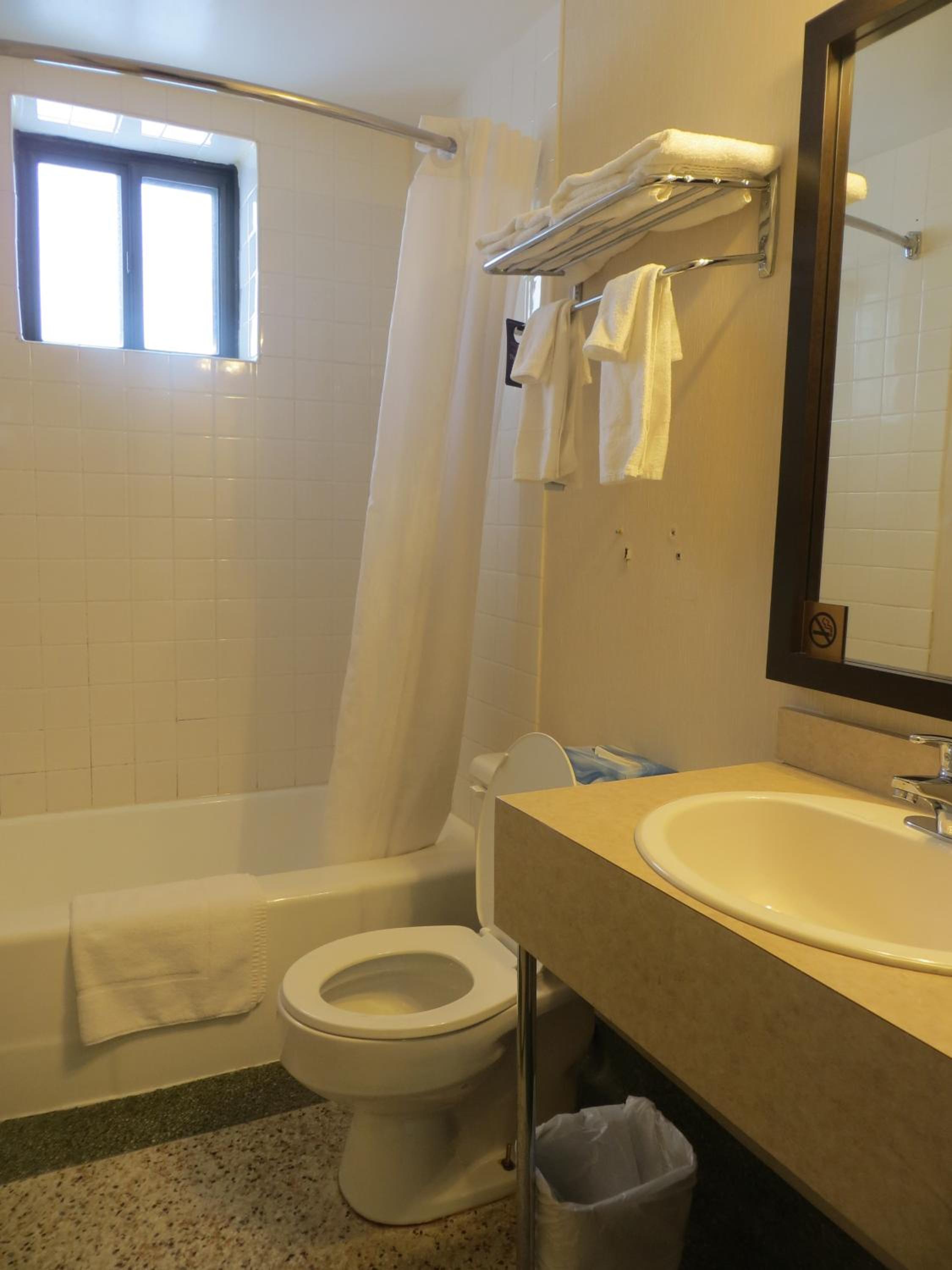 King Room - Non-Smoking - Photo 4