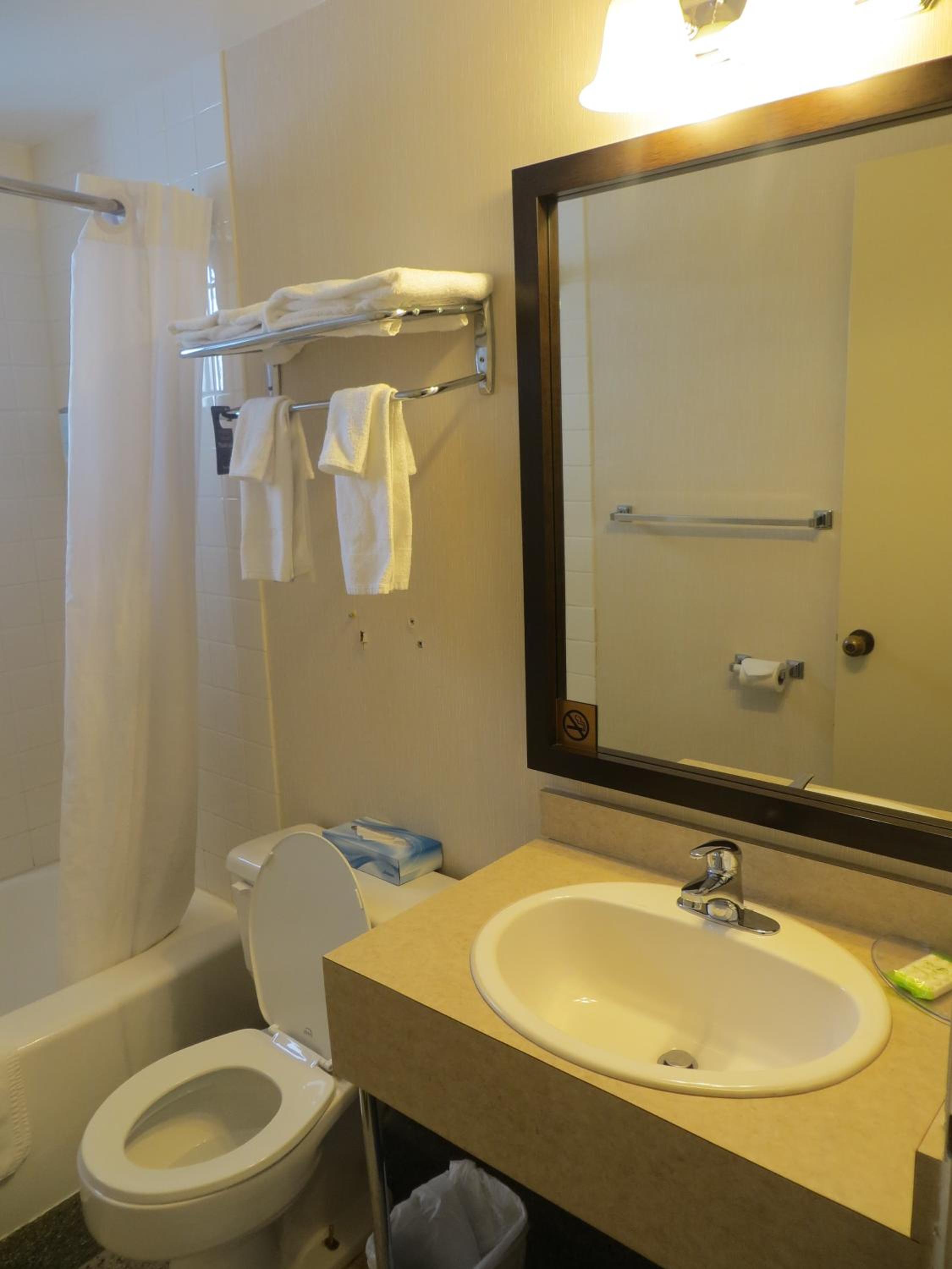 Double Room with Two Double Beds - Non-Smoking - Photo 4