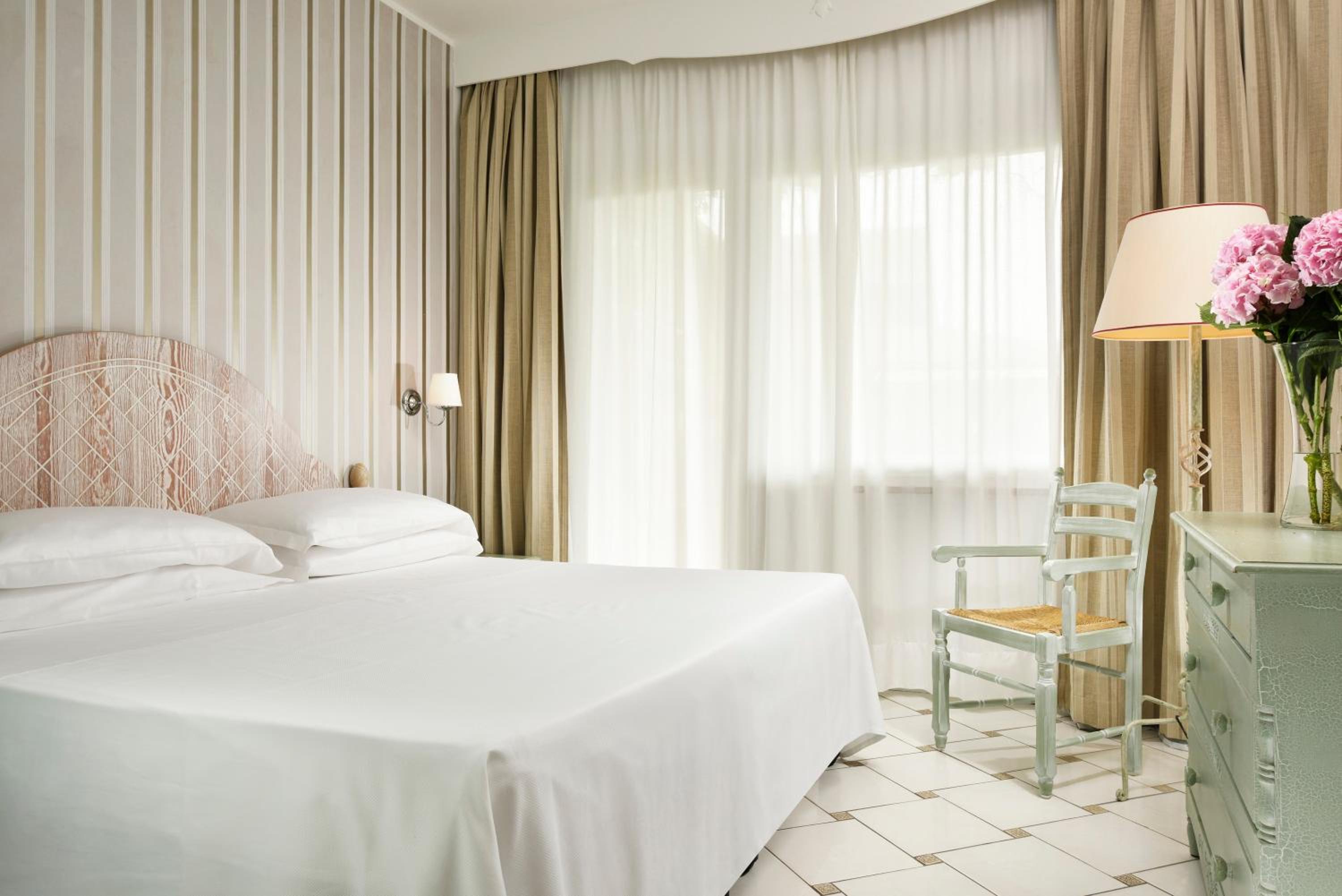 Suite with Pool View - Photo 1