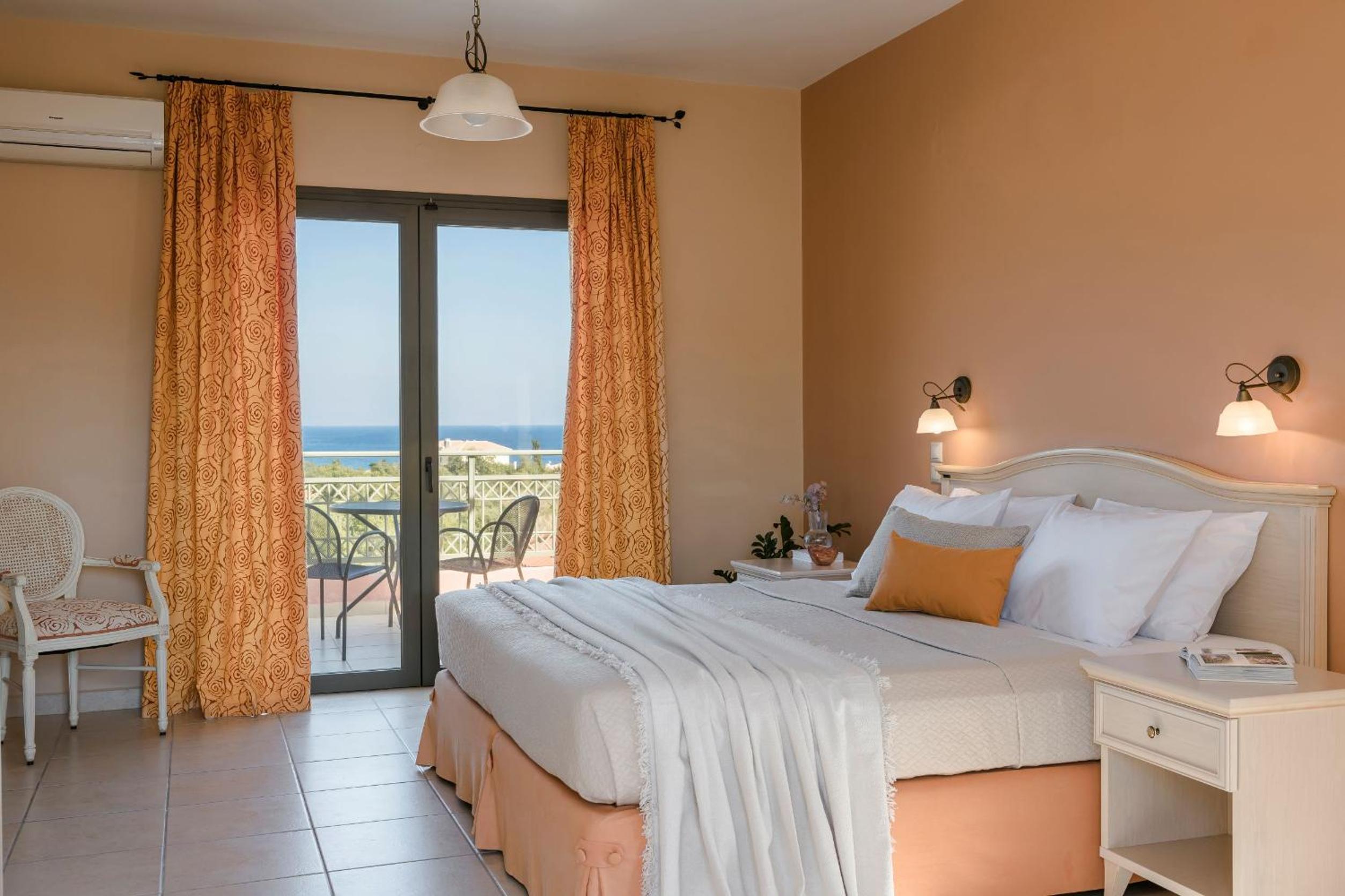 Double or Twin Room with Partial Sea View photo 1
