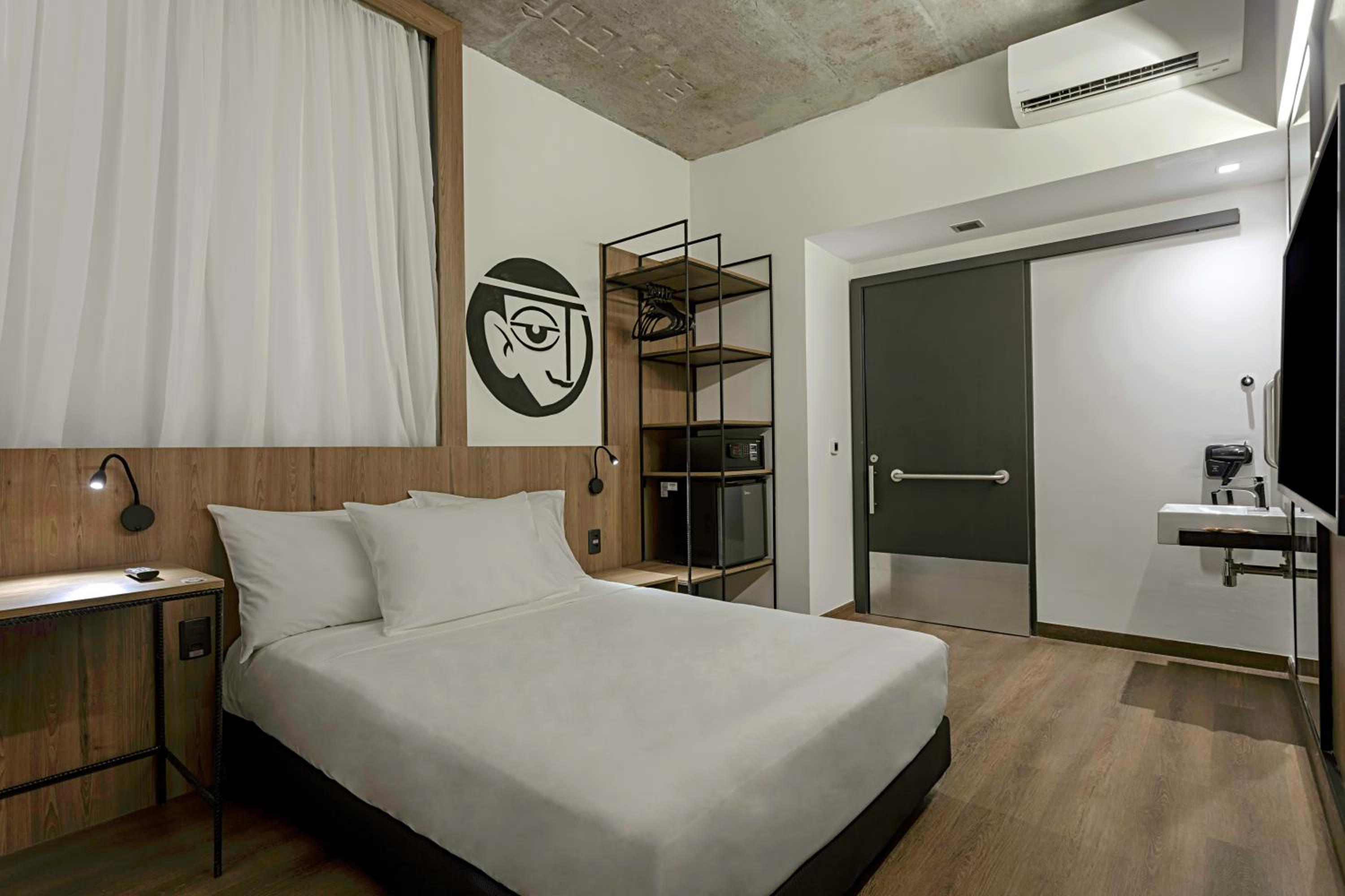 Accessible Double Room - Photo 6