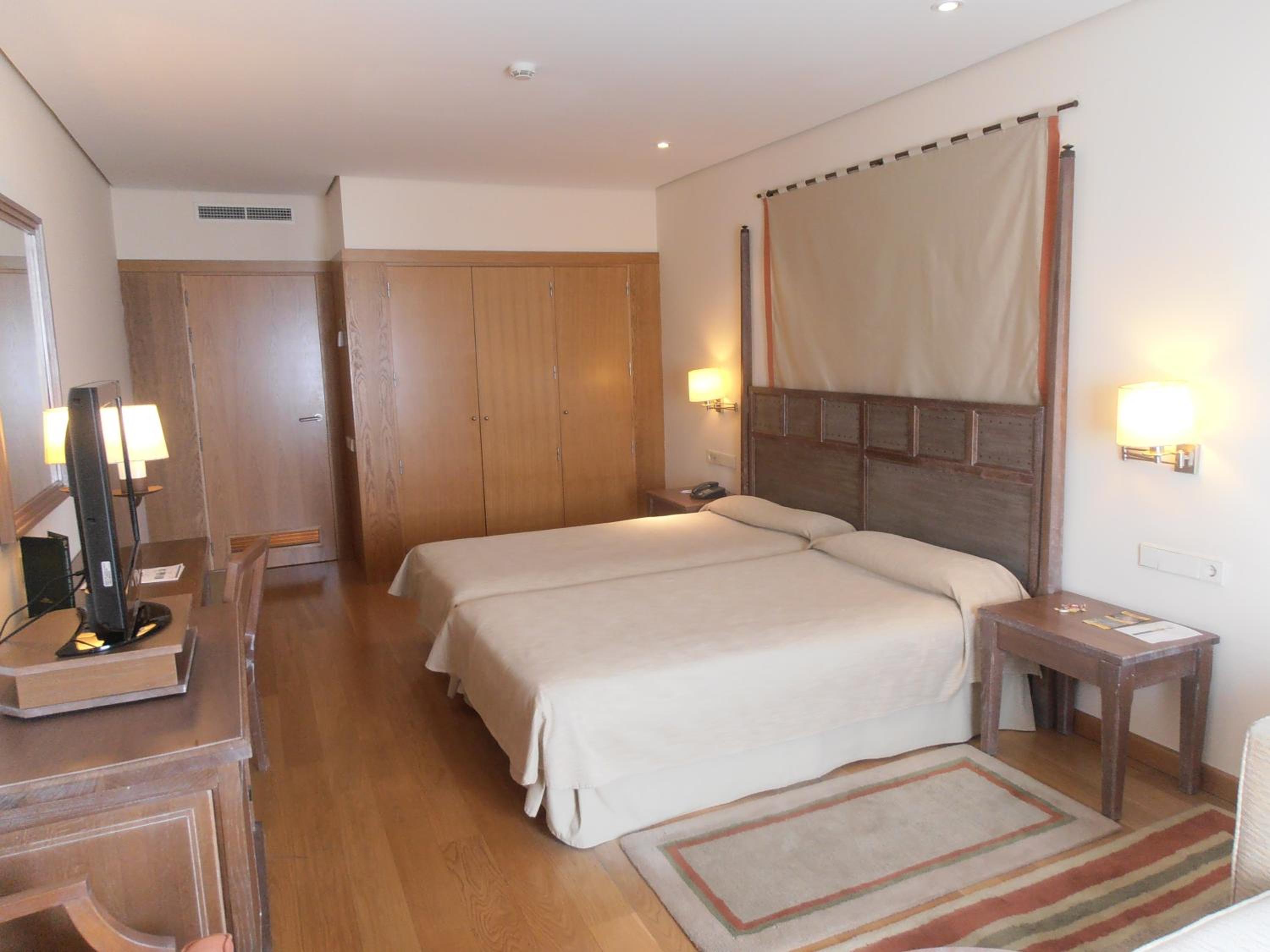 Standard Double Room - Photo 11